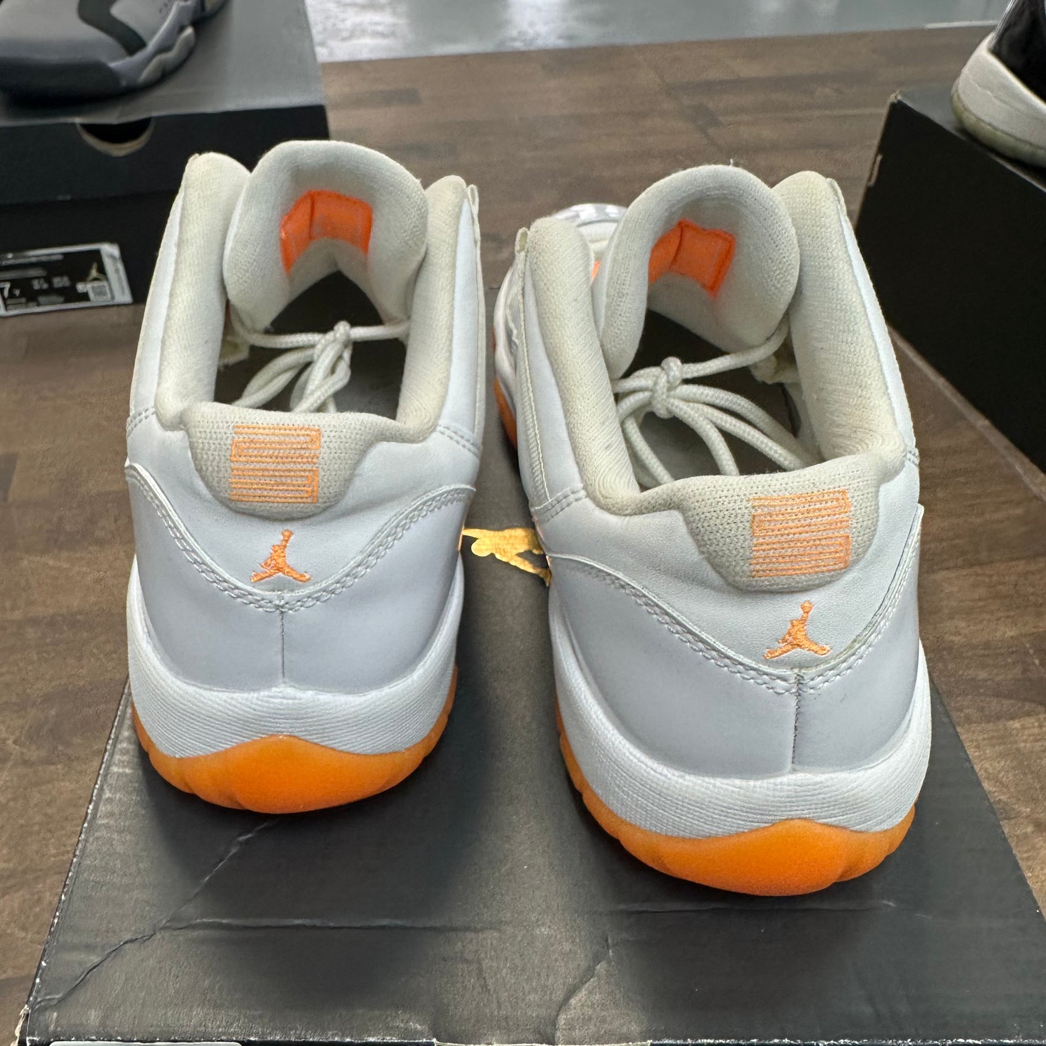 Citrus Jordan 11 low 2015 (GS) (USED)
