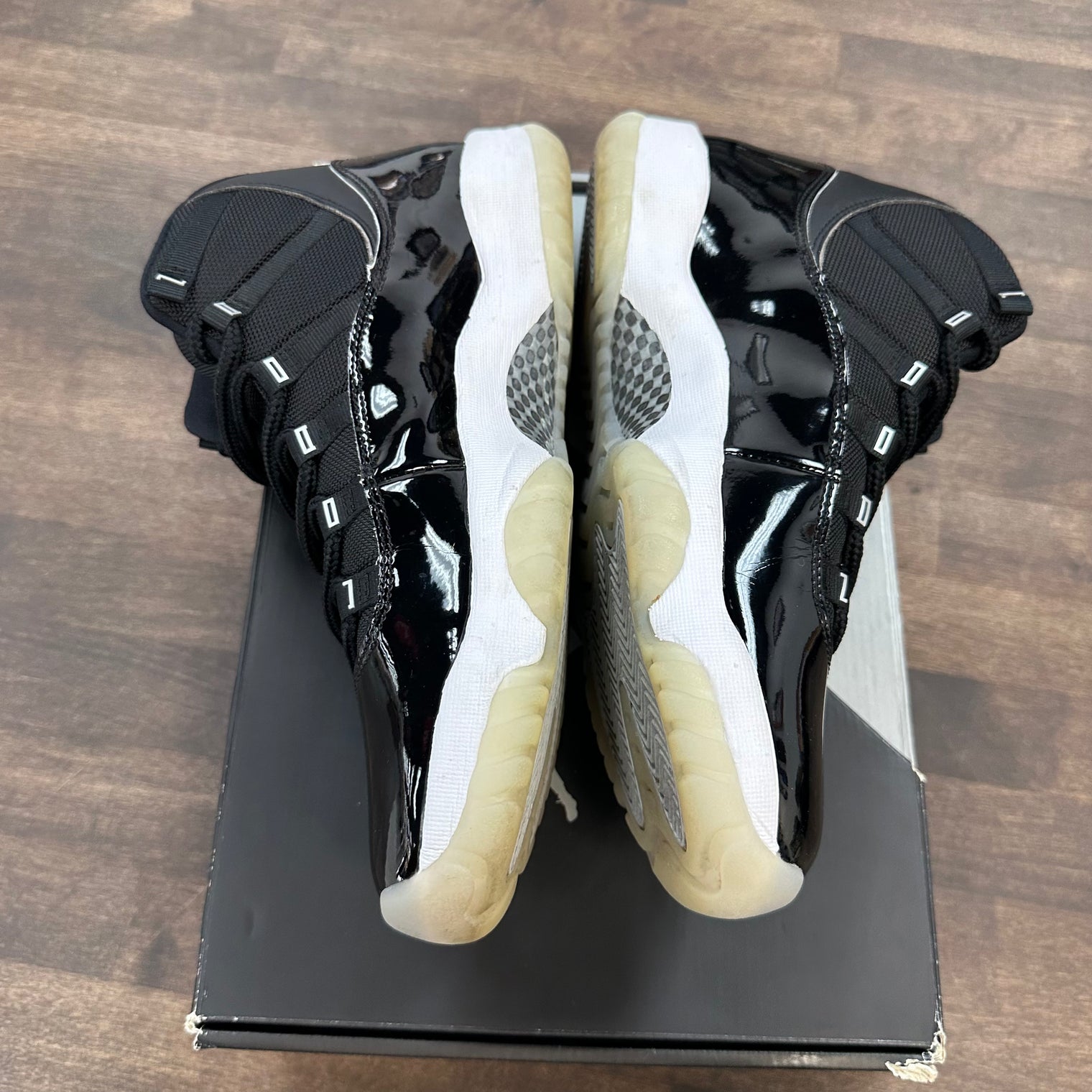 Jordan 11 Jubilee (USED)