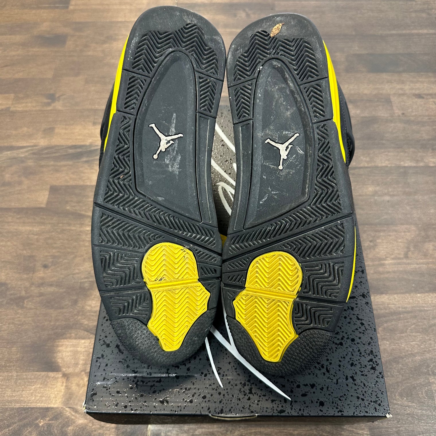 Yellow Thunder Jordan 4 (USED)