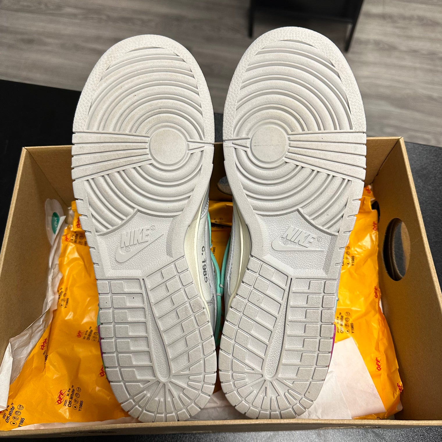 Off-white Nike Dunk Low Lot 4 (Used)