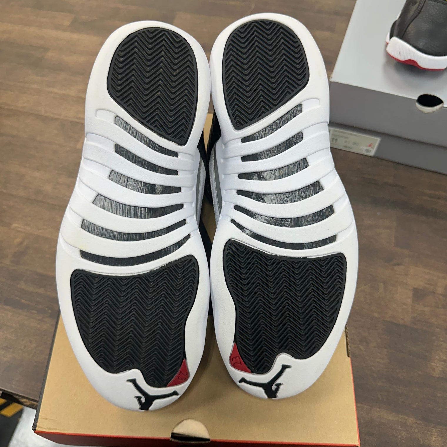Playoff Jordan 12 (USED)