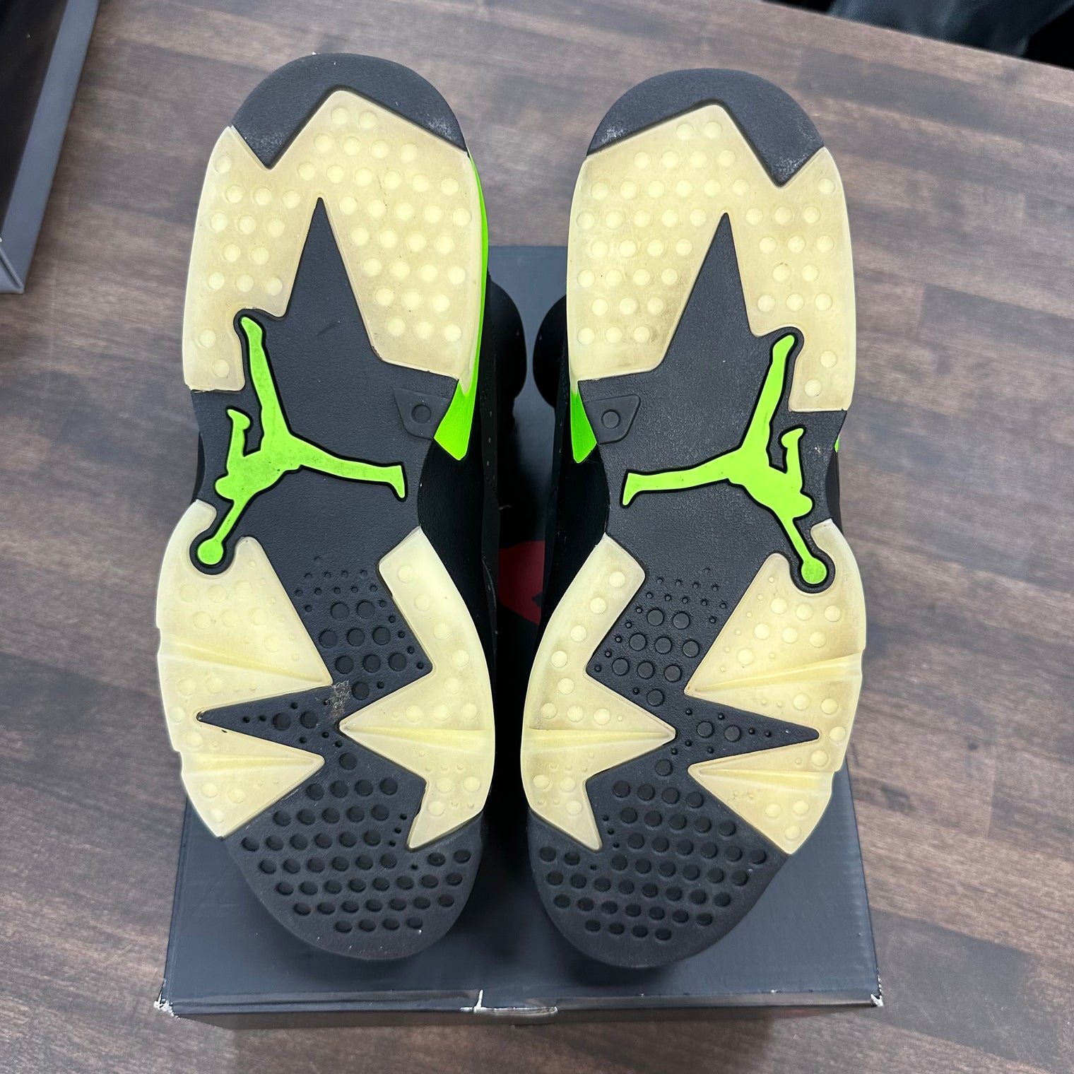 Jordan 6 Electric Green (USED)