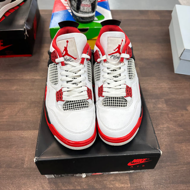 Fire Red Jordan 4 (USED)