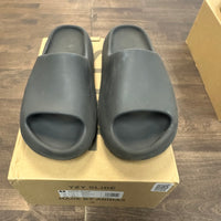 Onyx Yeezy Slide (USED)