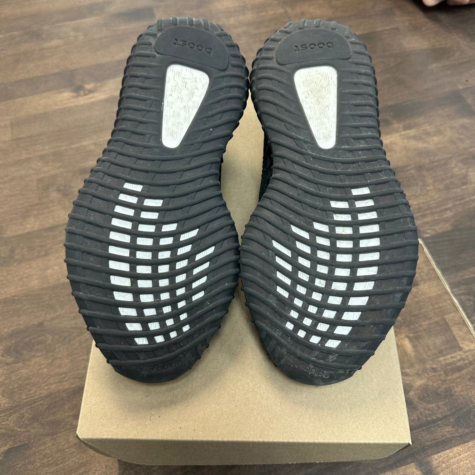 Adidas Yeezy 350 V2 Red Stripe