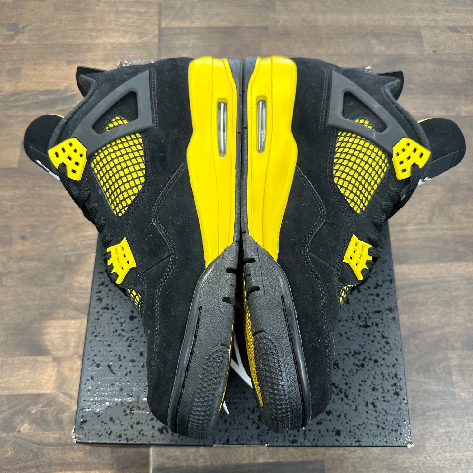Yellow Thunder Jordan 4 (USED)