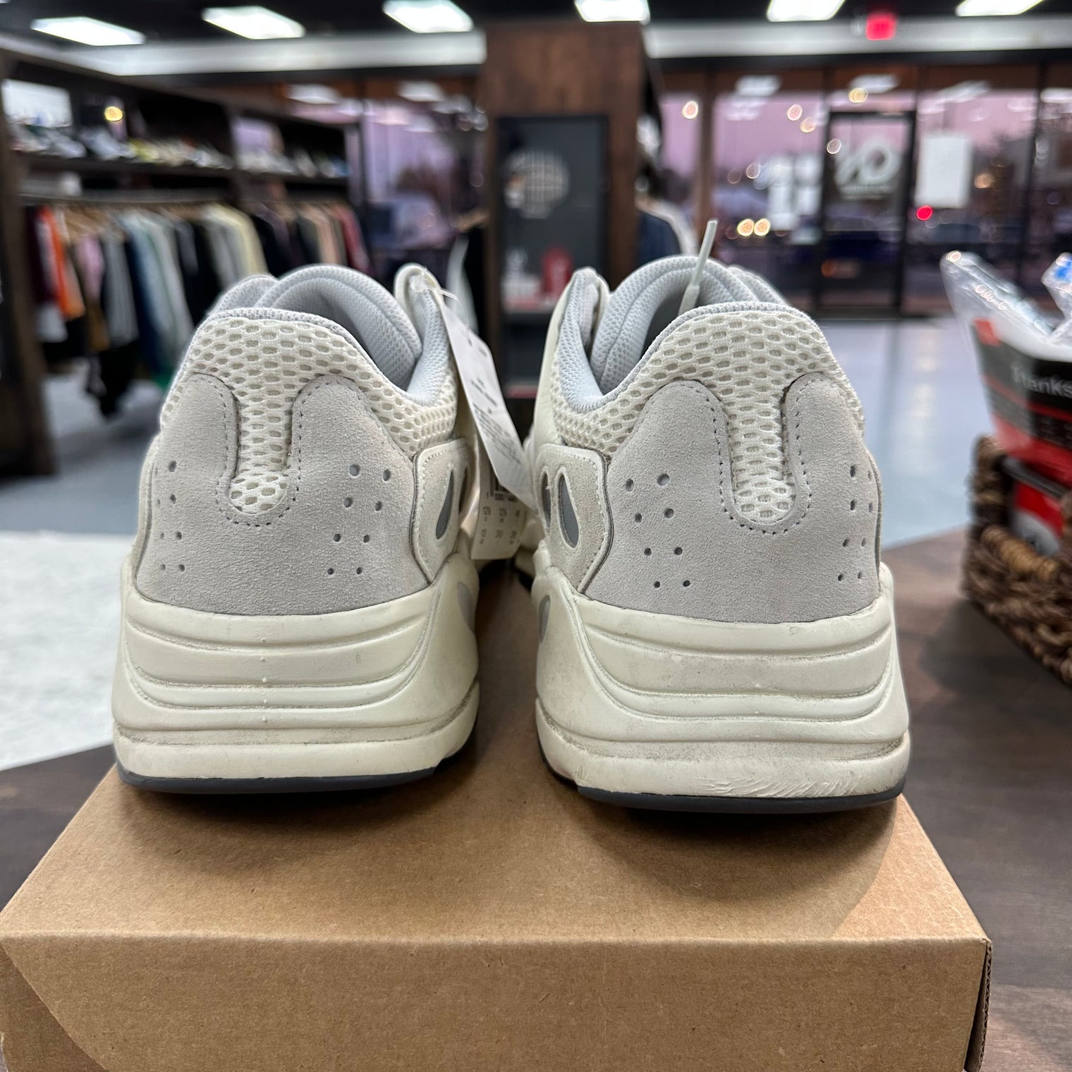 Analog Yeezy 700 (USED,NO BOX)