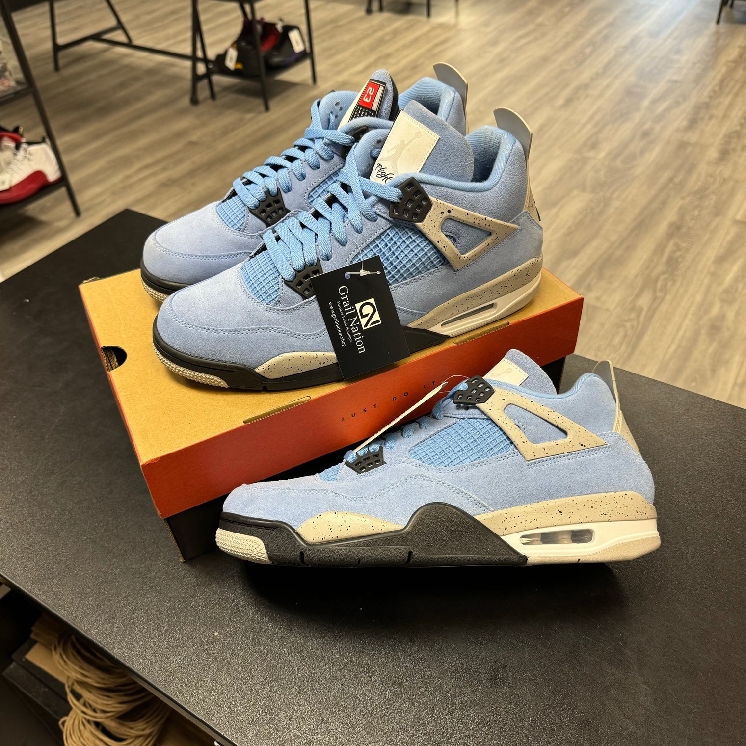 University Blue Jordan 4 Retro (USED, replacement box)