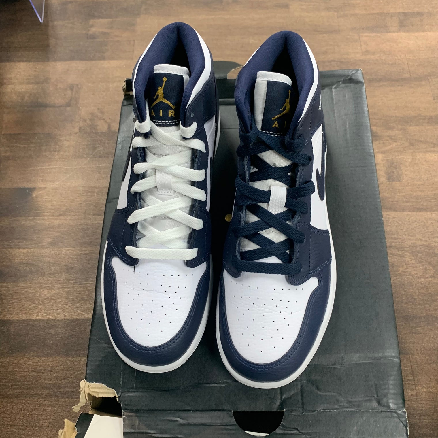 (GS) Obsidian Jordan 1 Mid (USED)