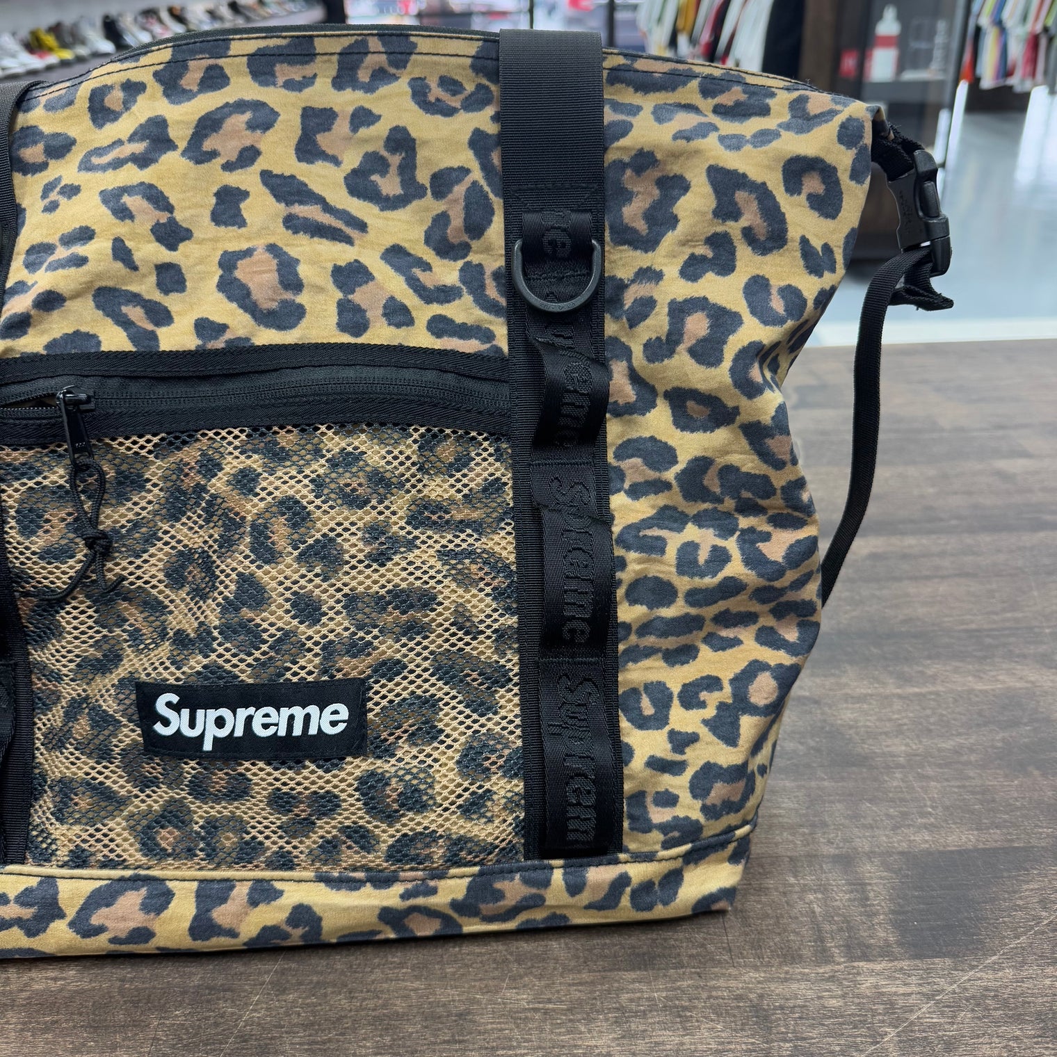 Supreme Zip Tote Leopard FW20 (USED)