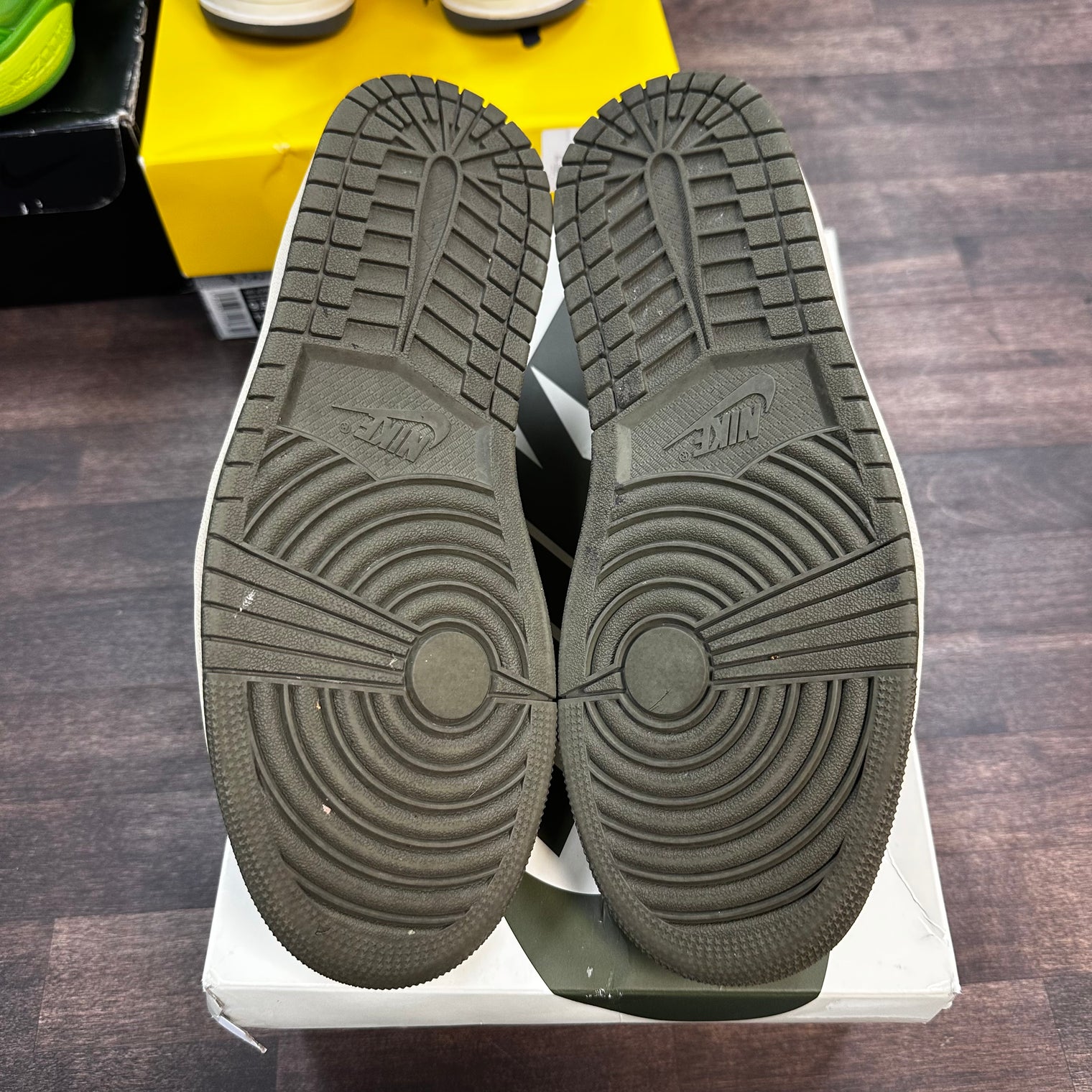 Travis Olive Jordan 1 Low (W) (USED)