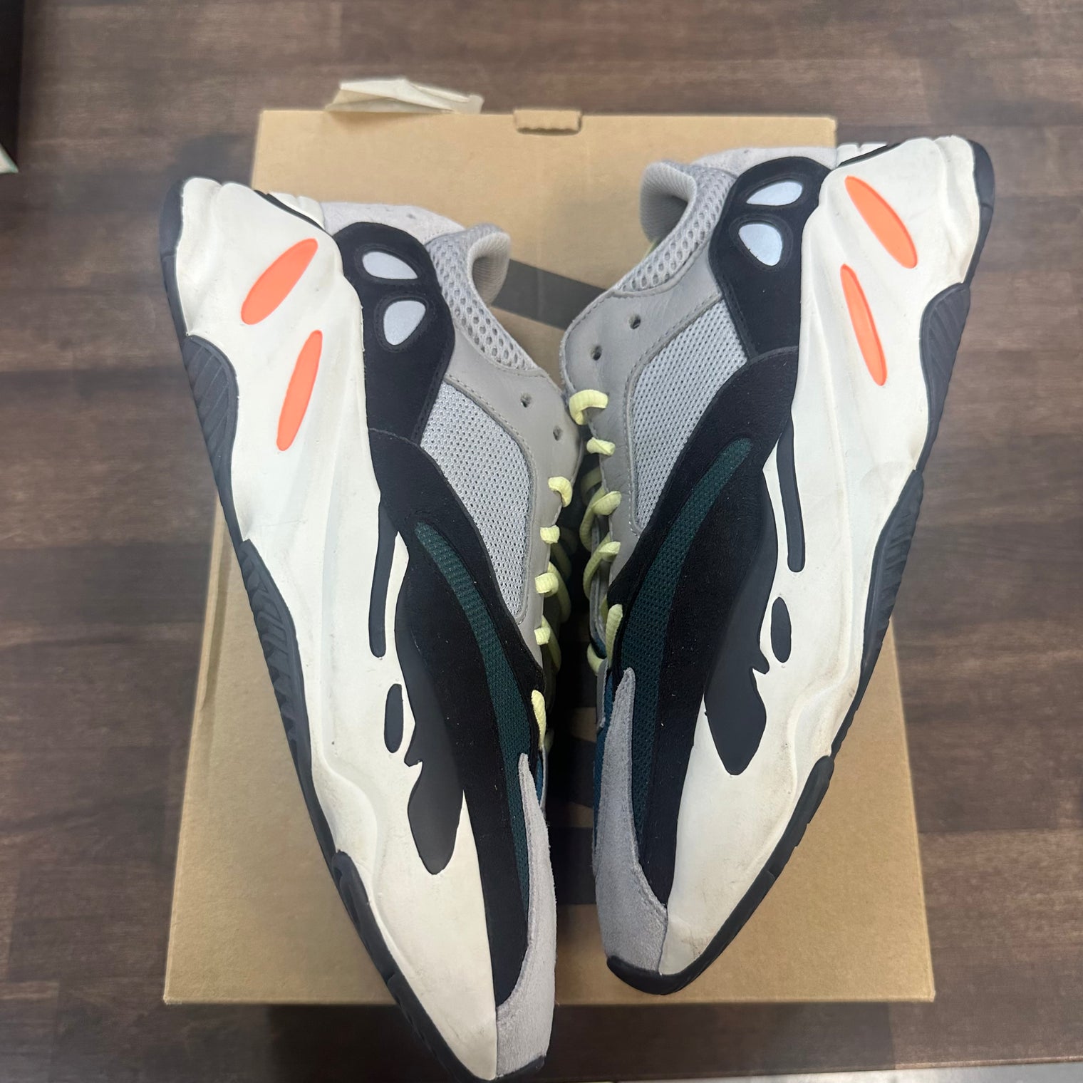Waverunner Yeezy 700 (USED)