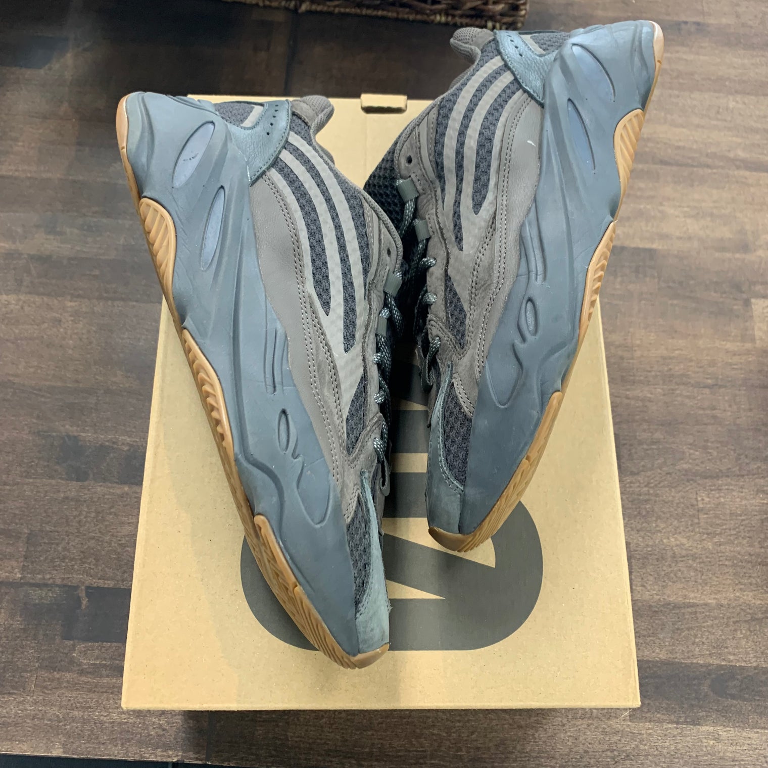 Geode Yeezy 700 V2 (USED)
