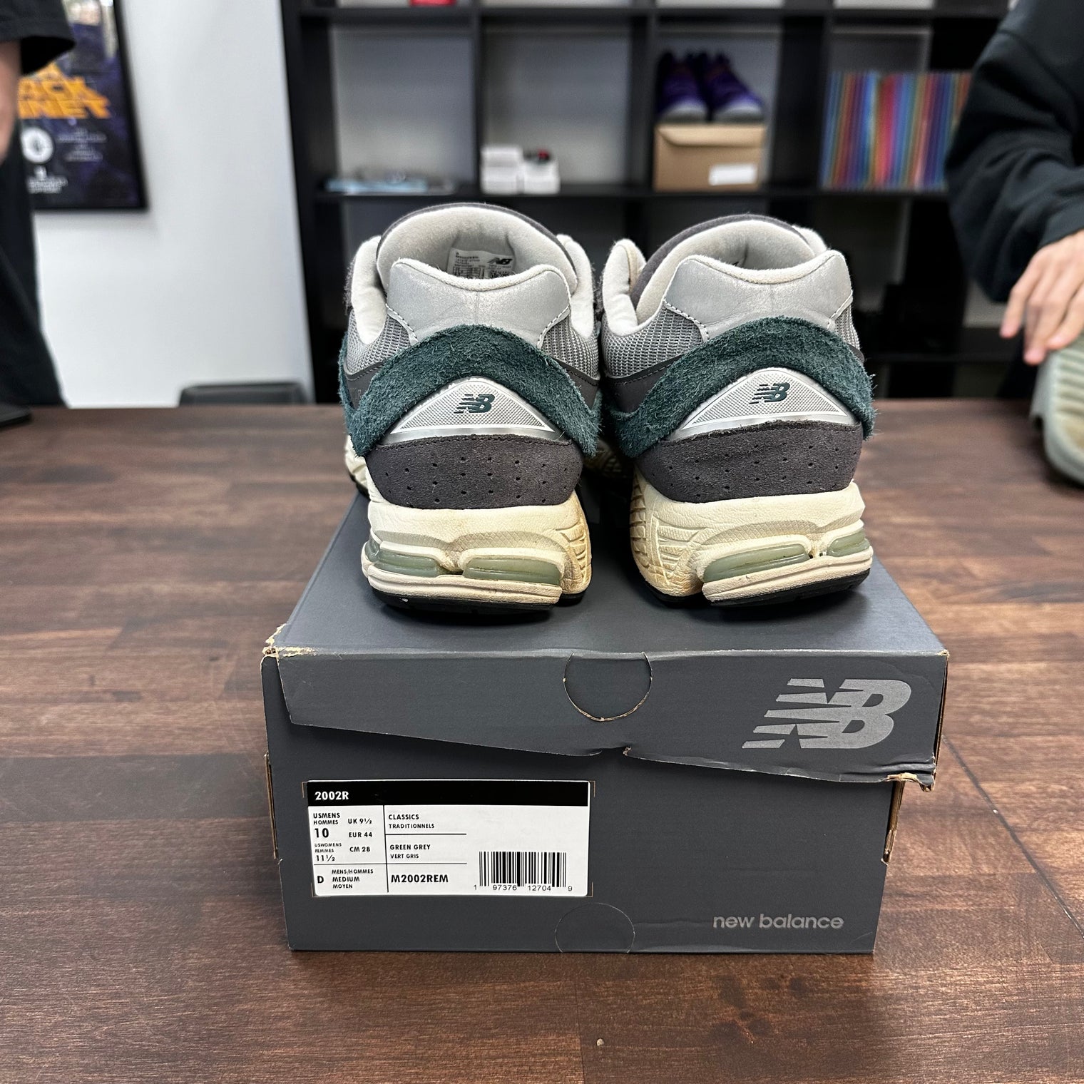 Spruce Magnet New Balance 2002R (USED)