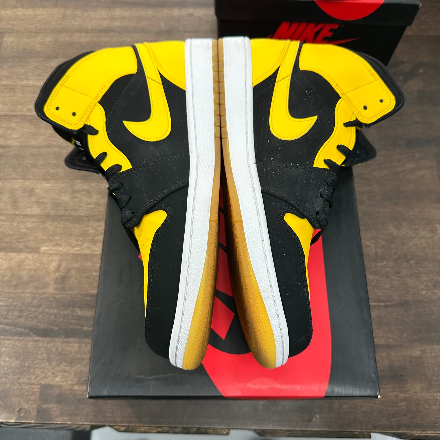 New Love Jordan 1 Mid (USED,No Box)