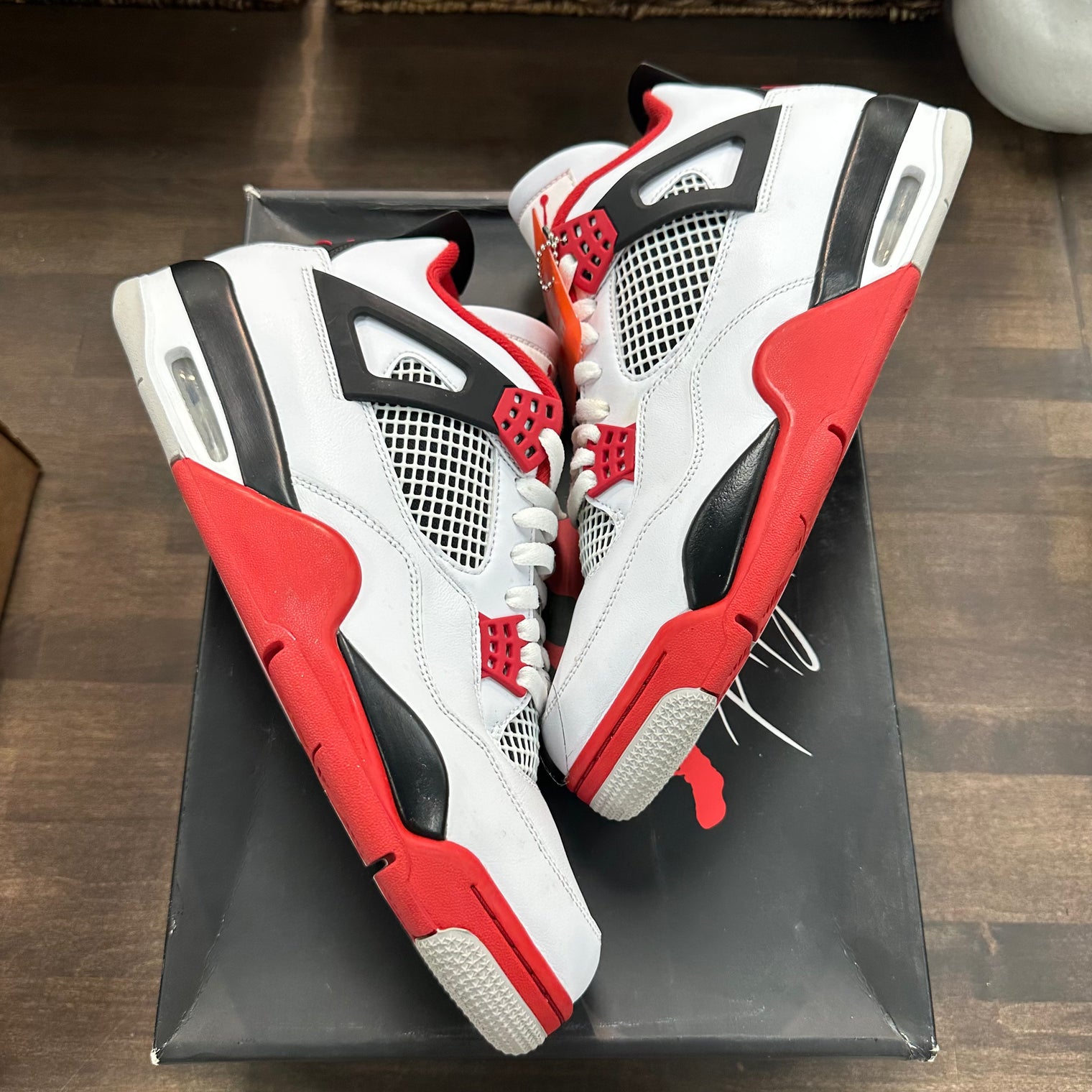 Fire Red Jordan 4 (USED)
