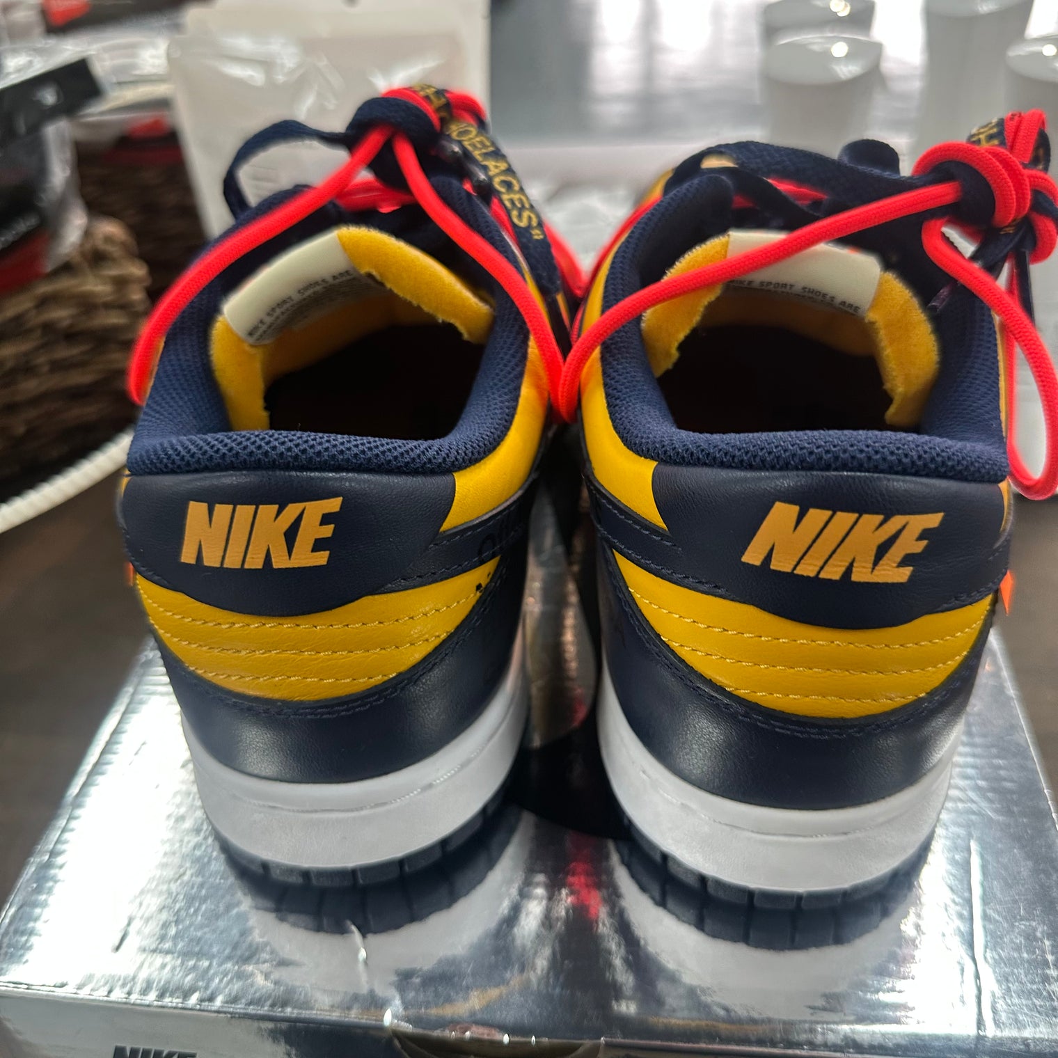University Gold Off-White Dunk Low (USED)