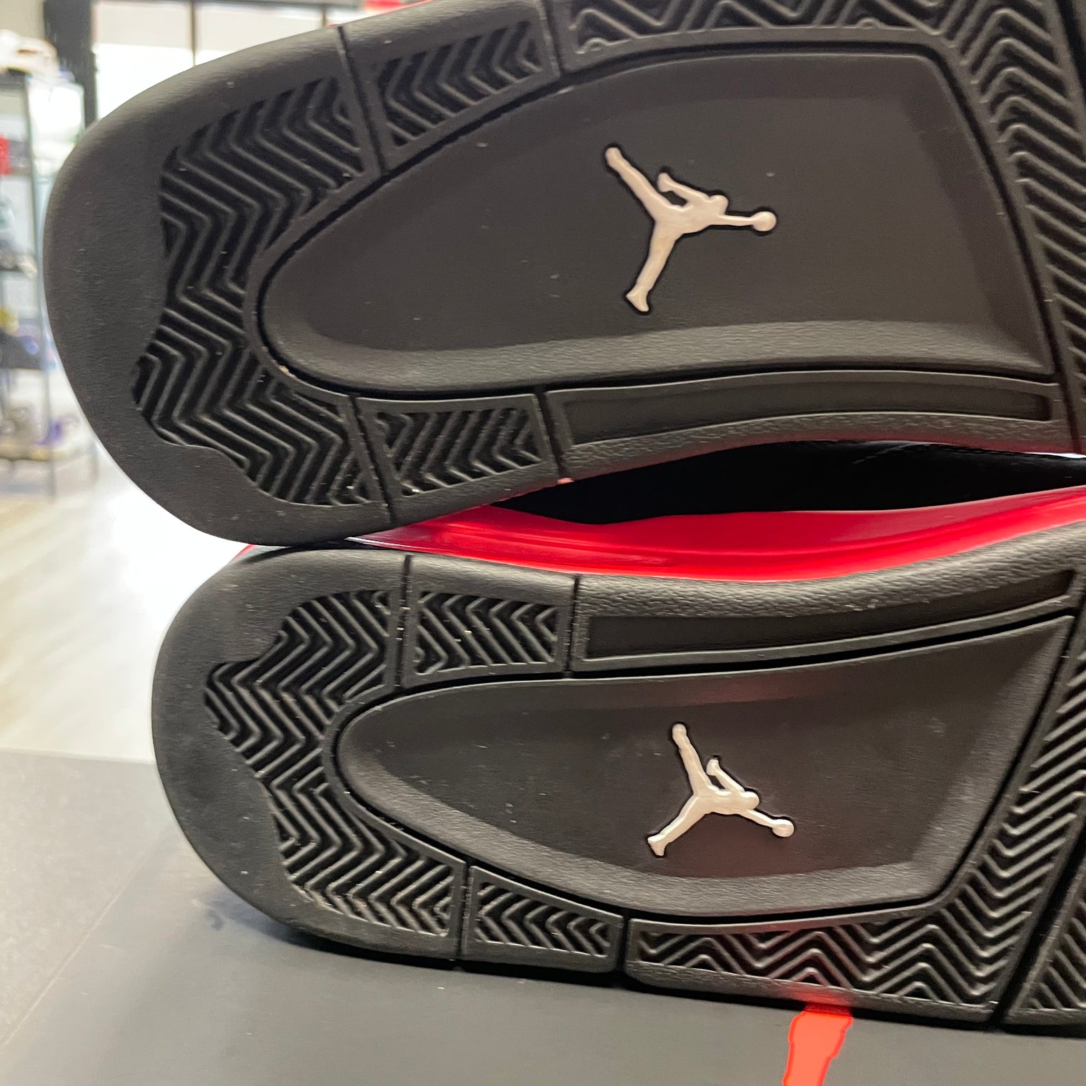 Jordan 4 Red Thunder(Like New)