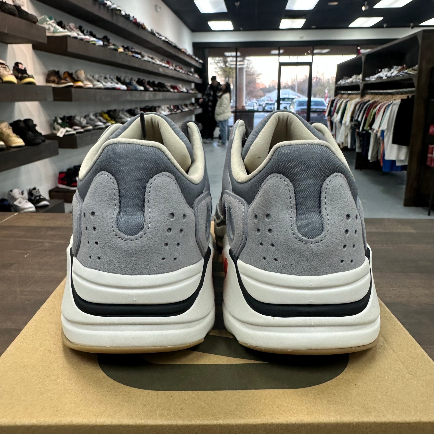 Magnet Yeezy 700 (Lightly worn)