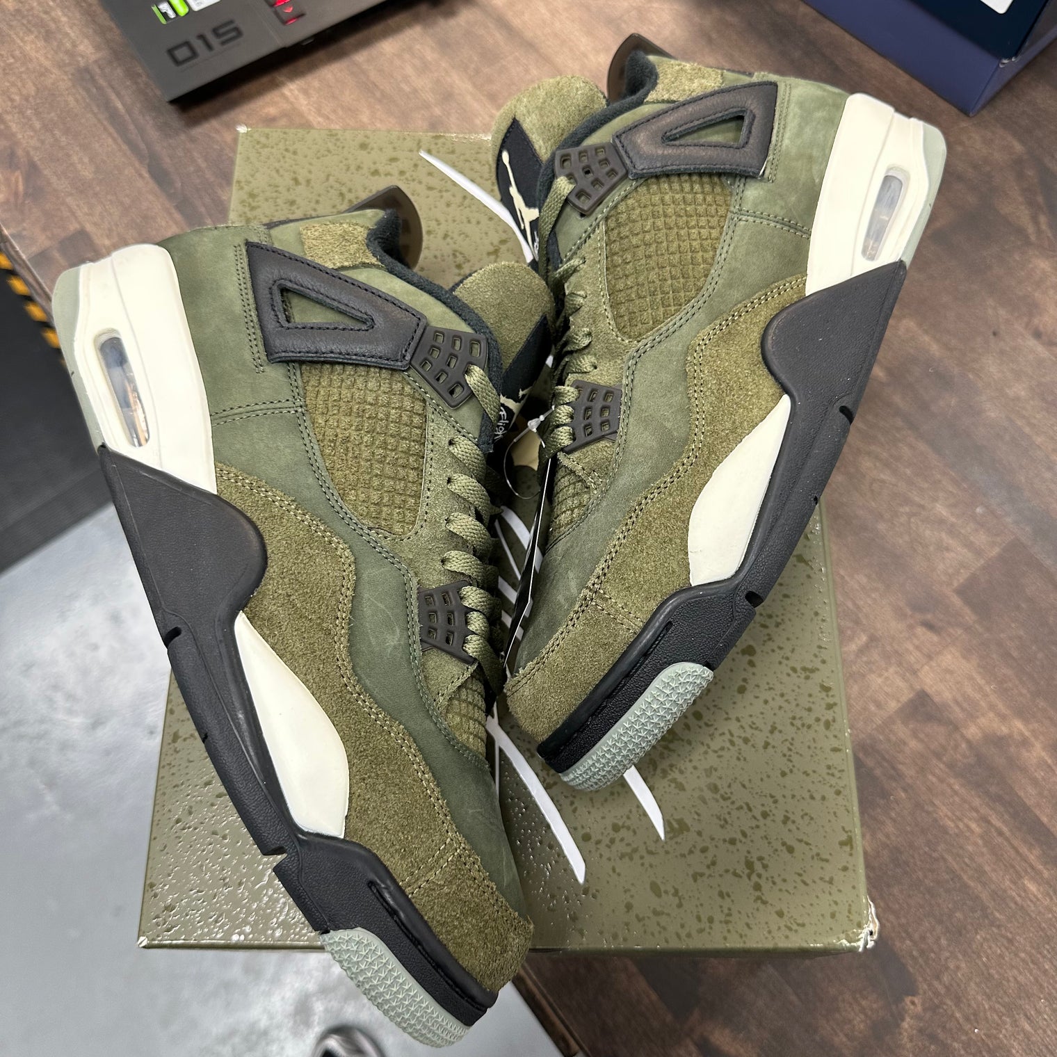 Olive Craft Jordan 4 (USED)