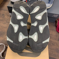 Salt Yeezy 700 (USED)