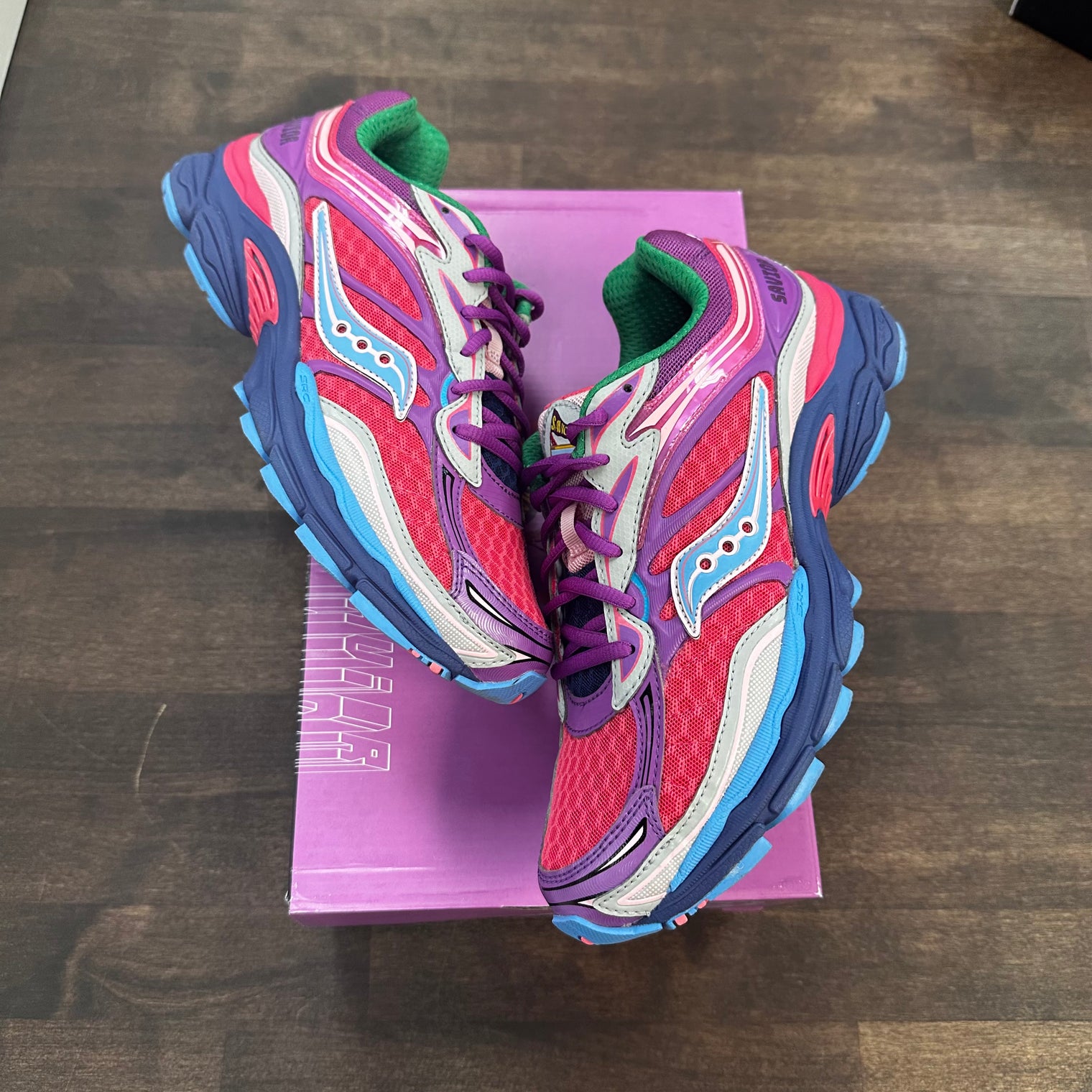 Saucony ProGrid Omni 9 Jae Tips Pink (USED)