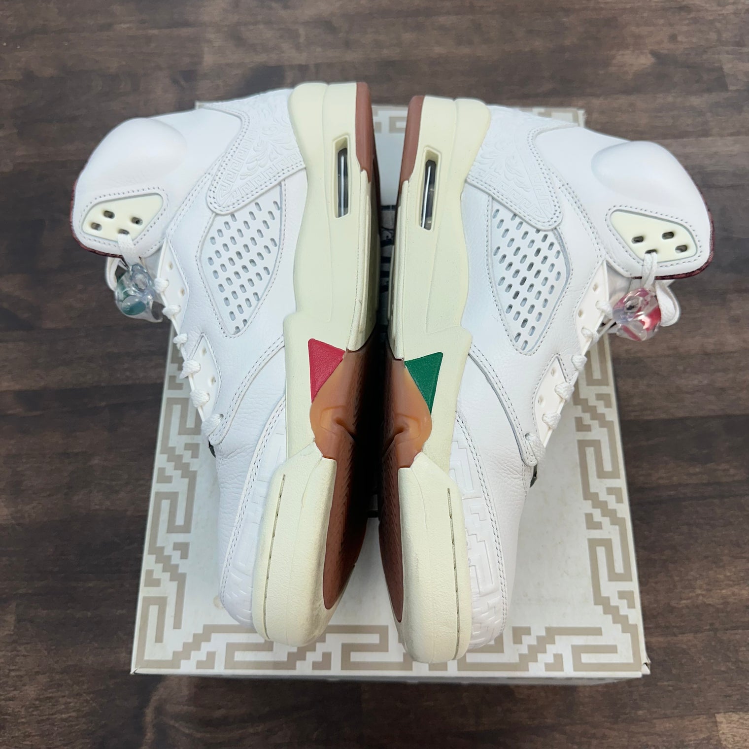El Grito Jordan 5 (Lightly Worn)