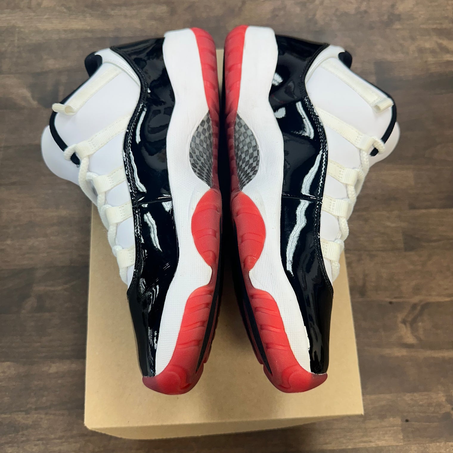 Concord Bred Jordan 11 (USED,NO BOX)