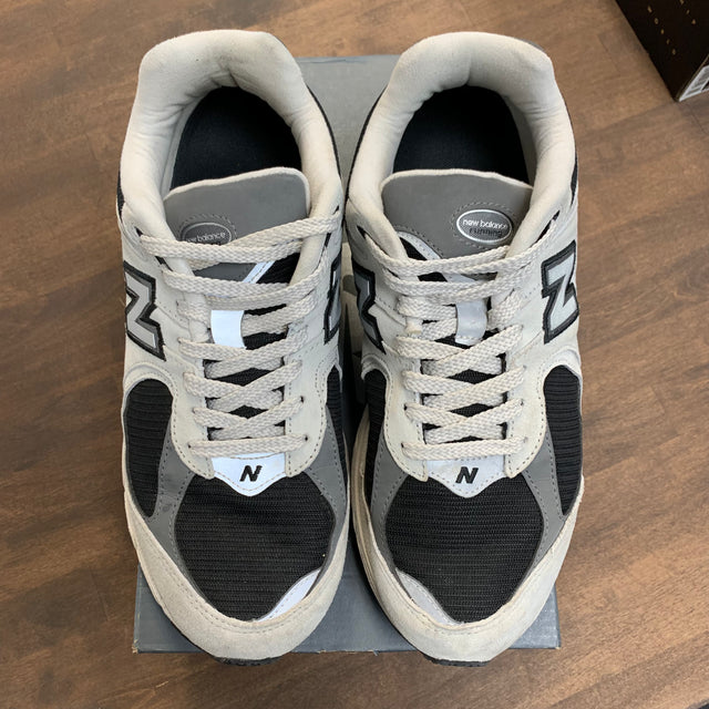 New Balance 2002R Grey Black (USED)