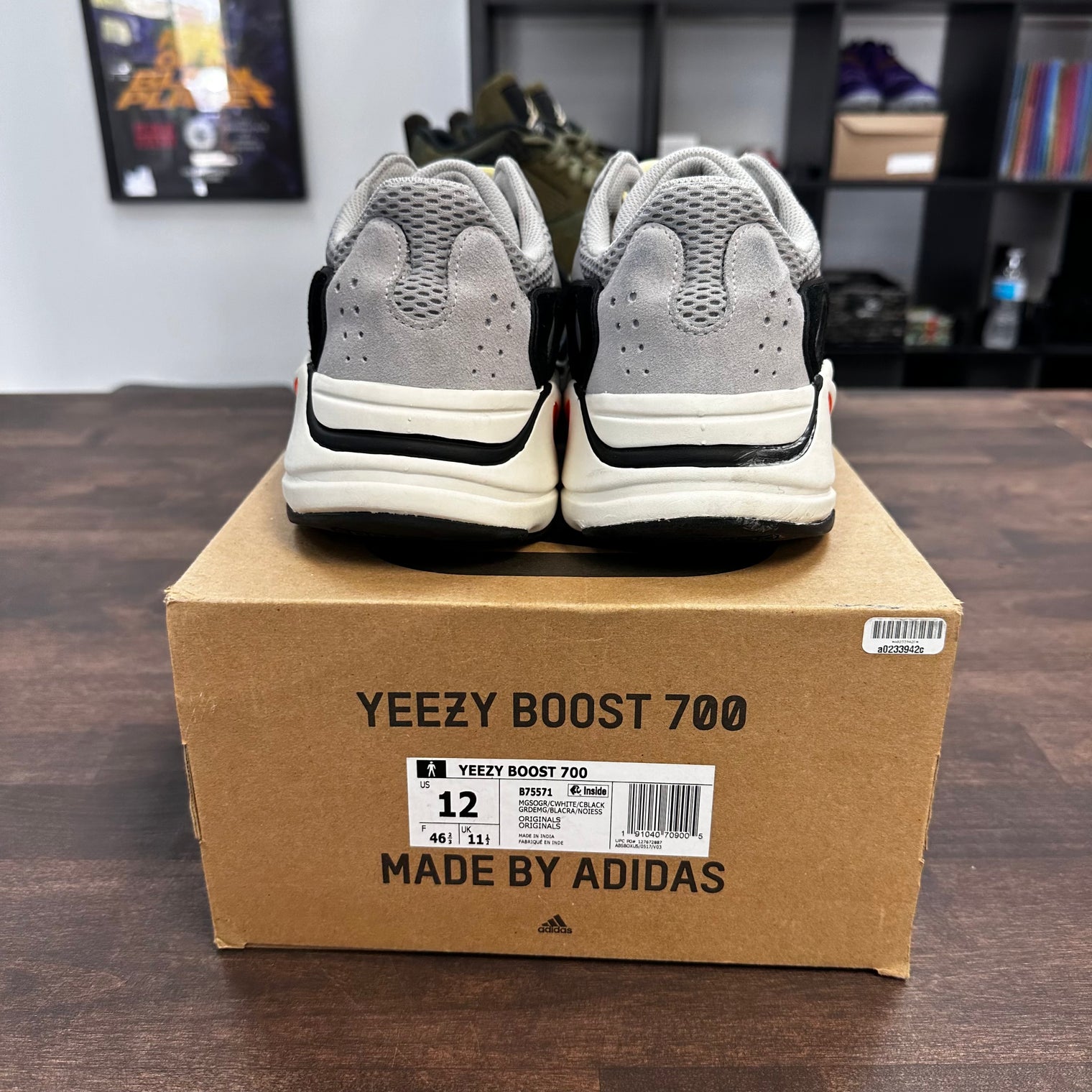 Waverunner Yeezy 700 (USED)