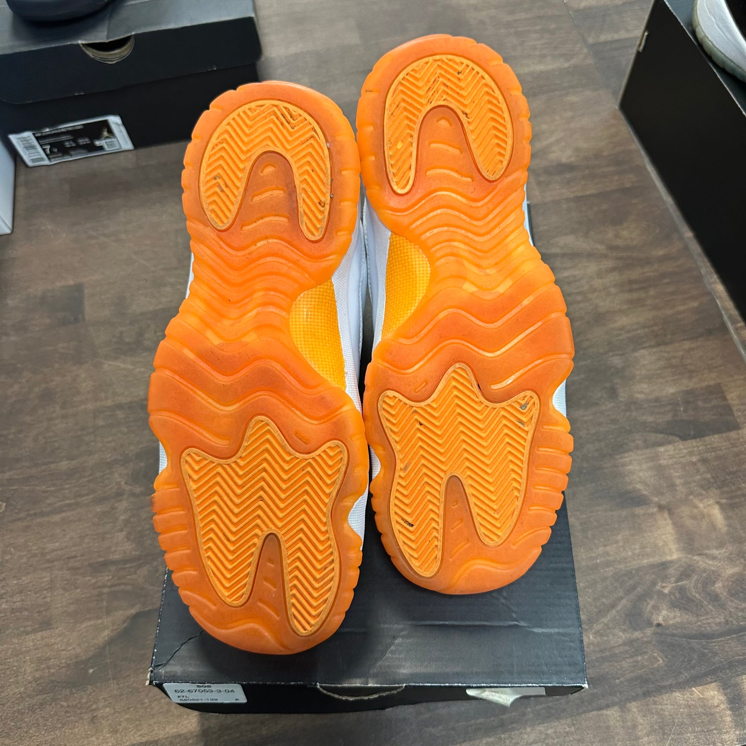 Citrus Jordan 11 low 2015 (GS) (USED)