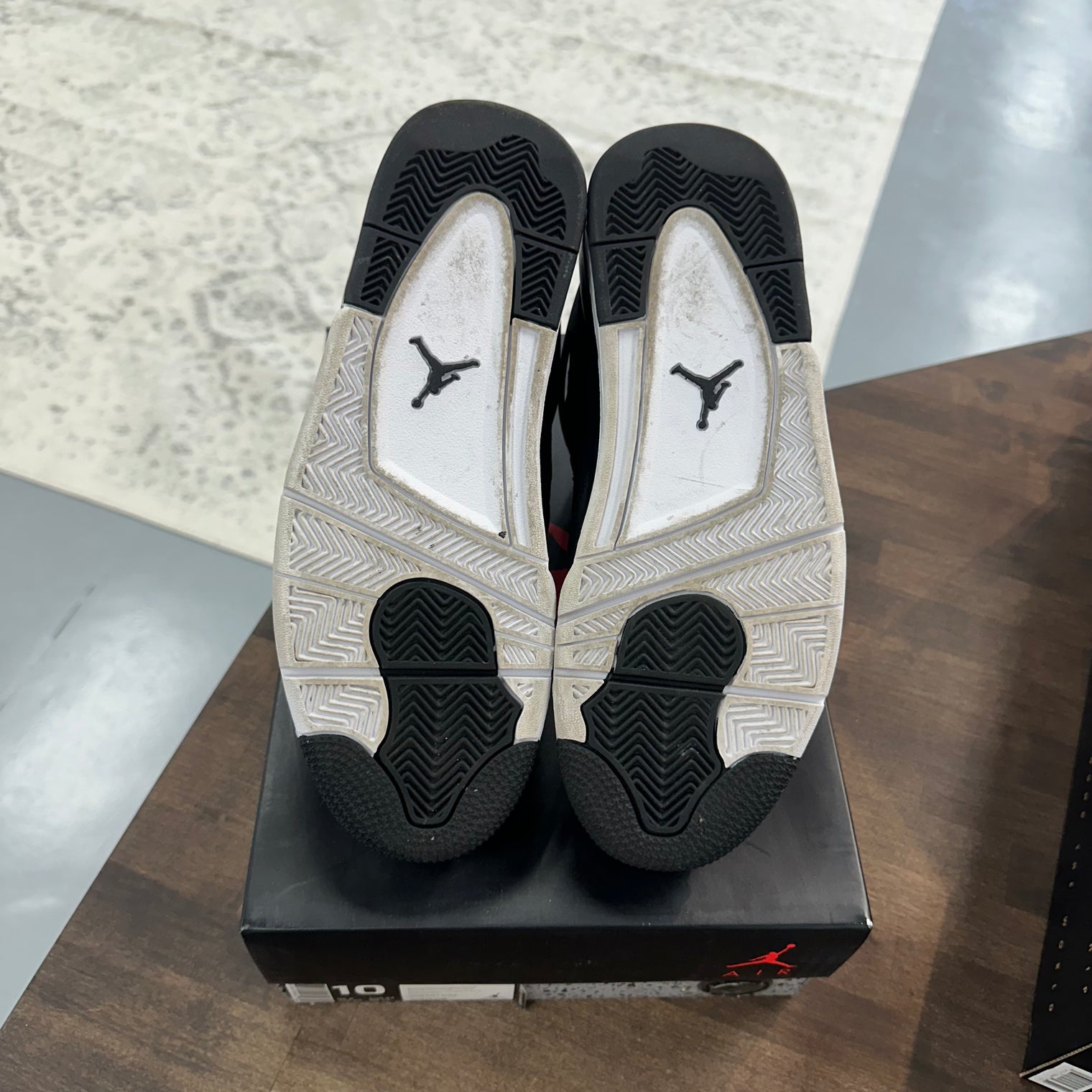 Royalty Jordan 4 (USED)