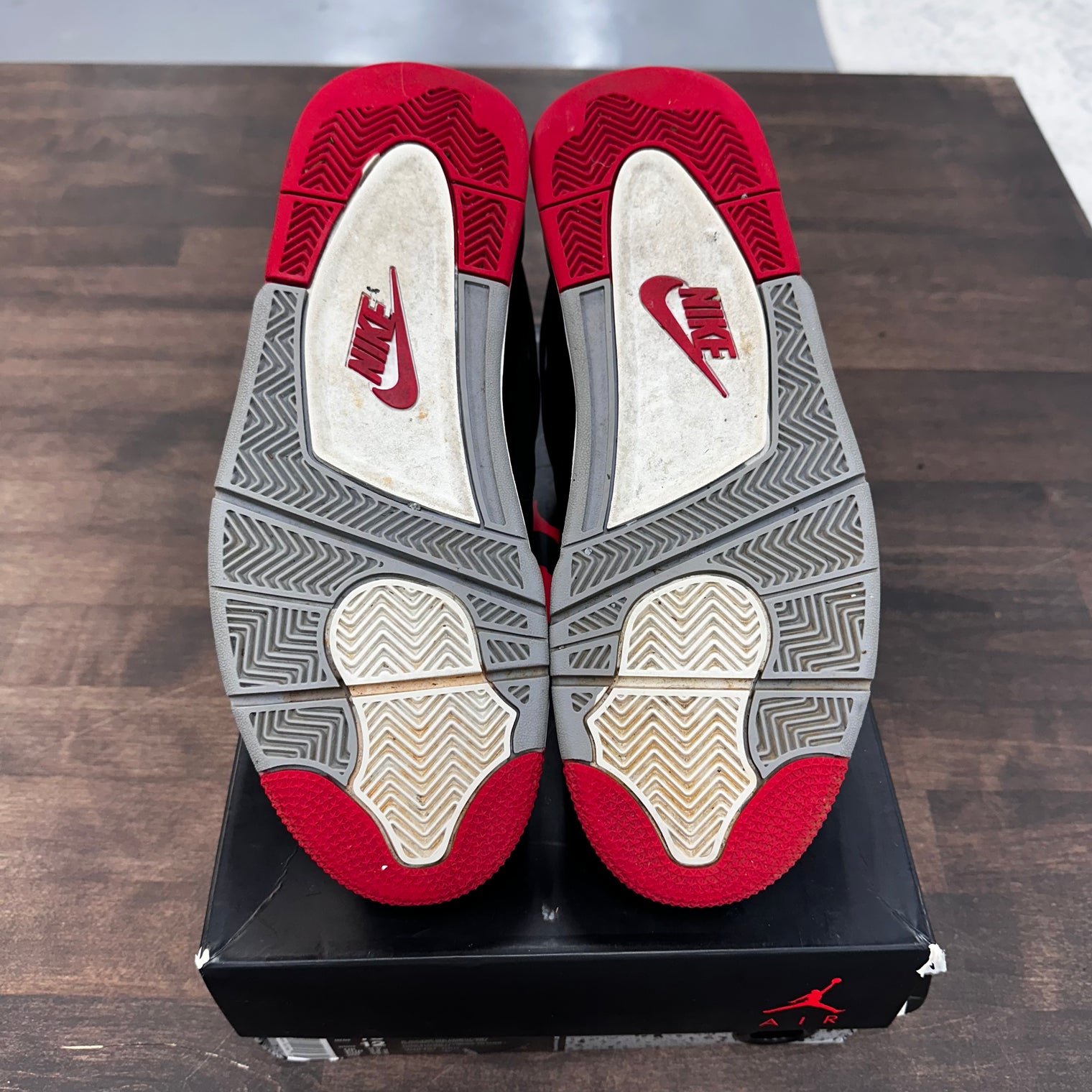 Bred Jordan 4 (2019) (USED)