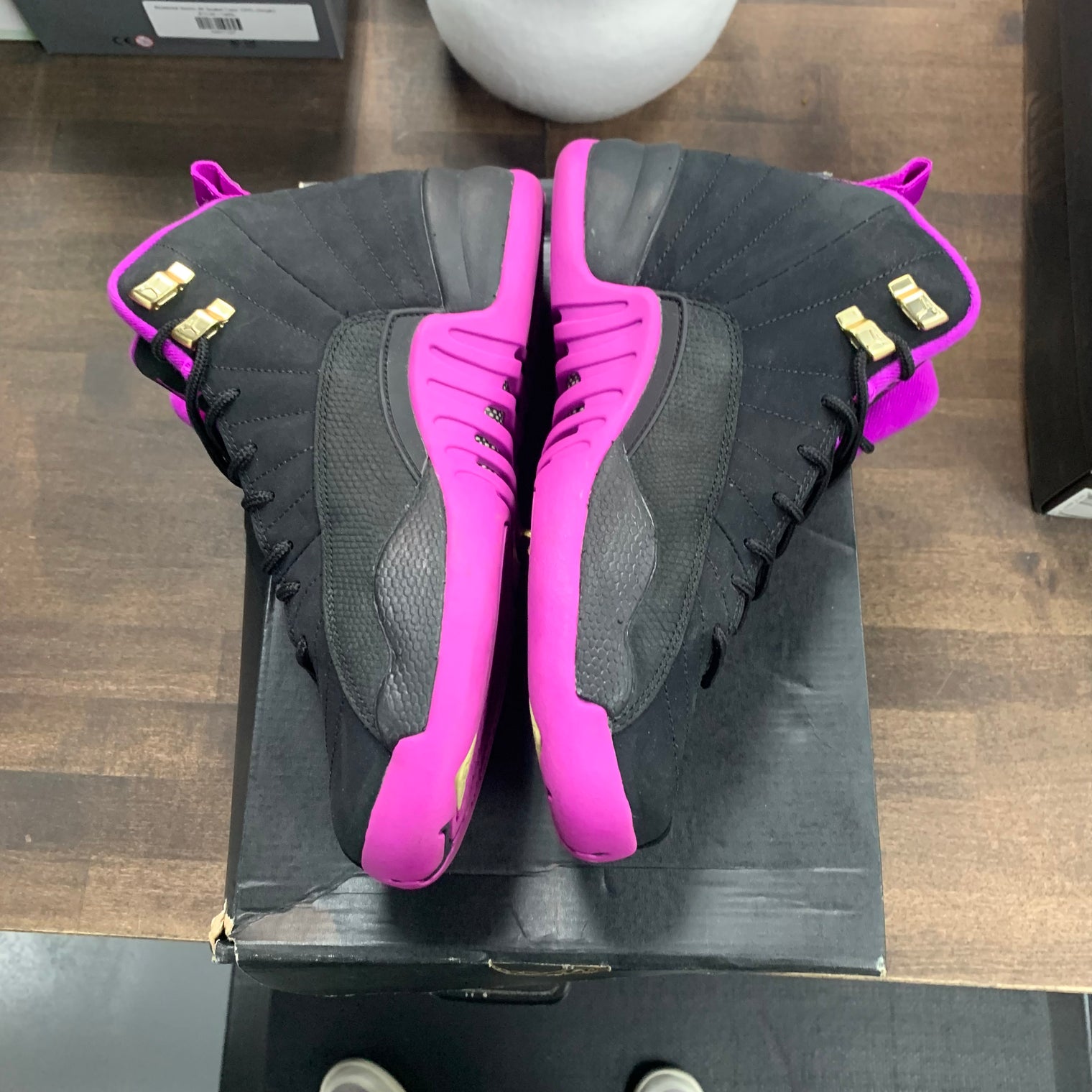 (GS) Hyper Violet Jordan 12 (USED)