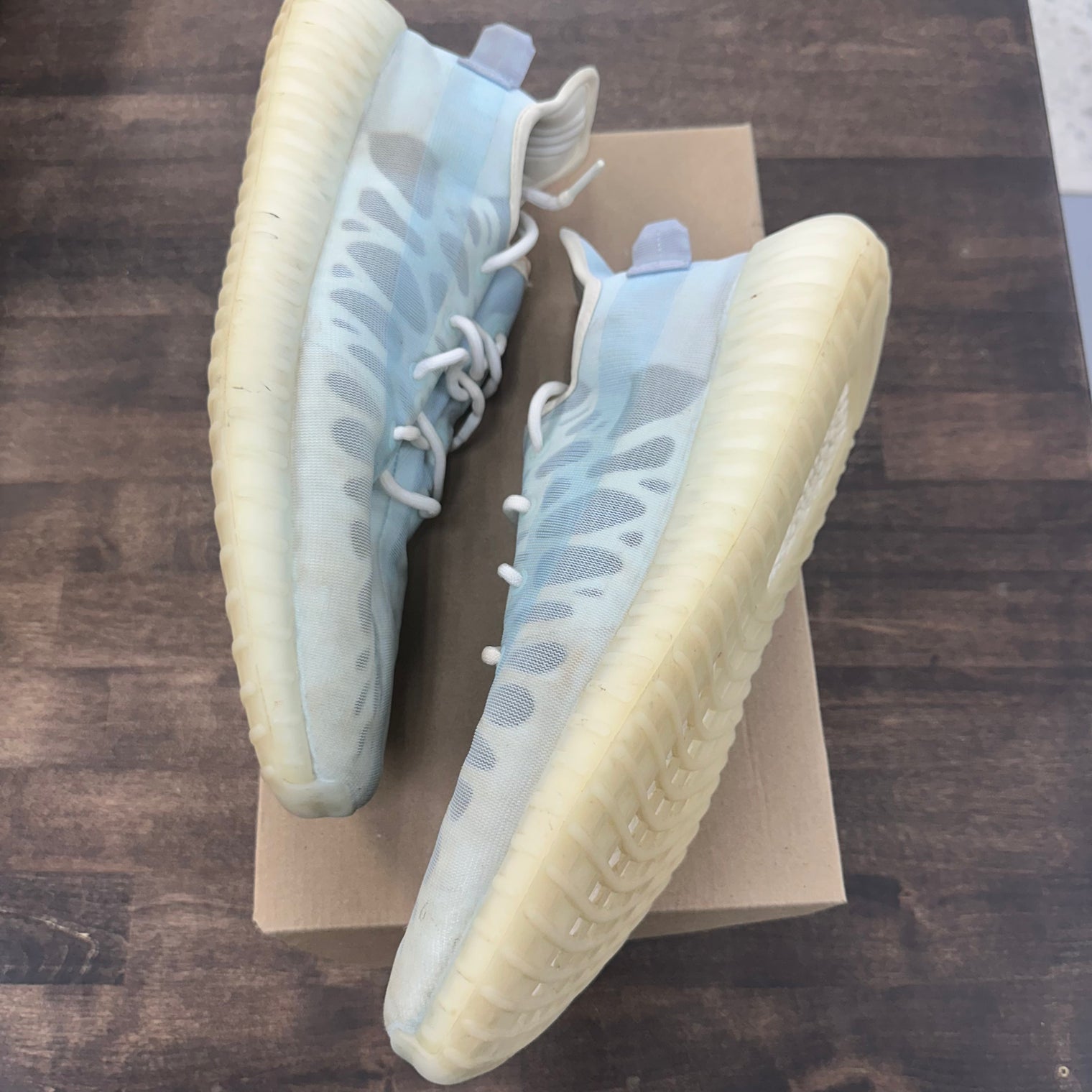 Mono Ice Yeezy 350 (USED,No Box)