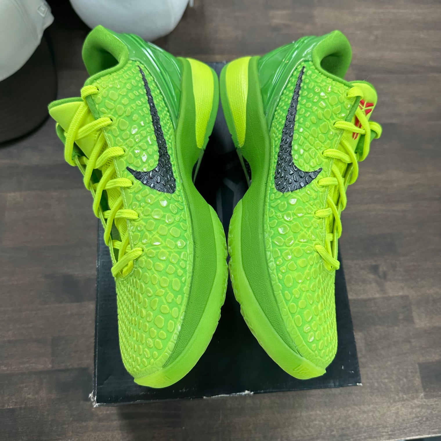 Grinch Kobe 6 (Lightly Worn)
