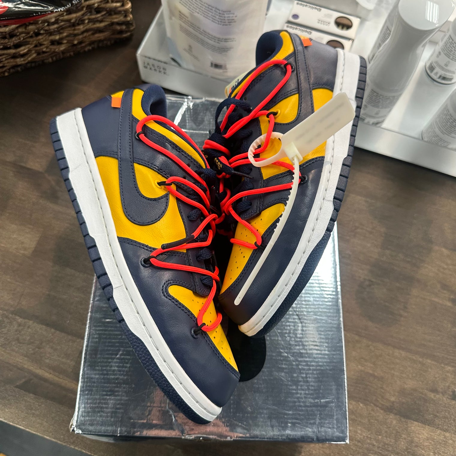 University Gold Off-White Dunk Low (USED)