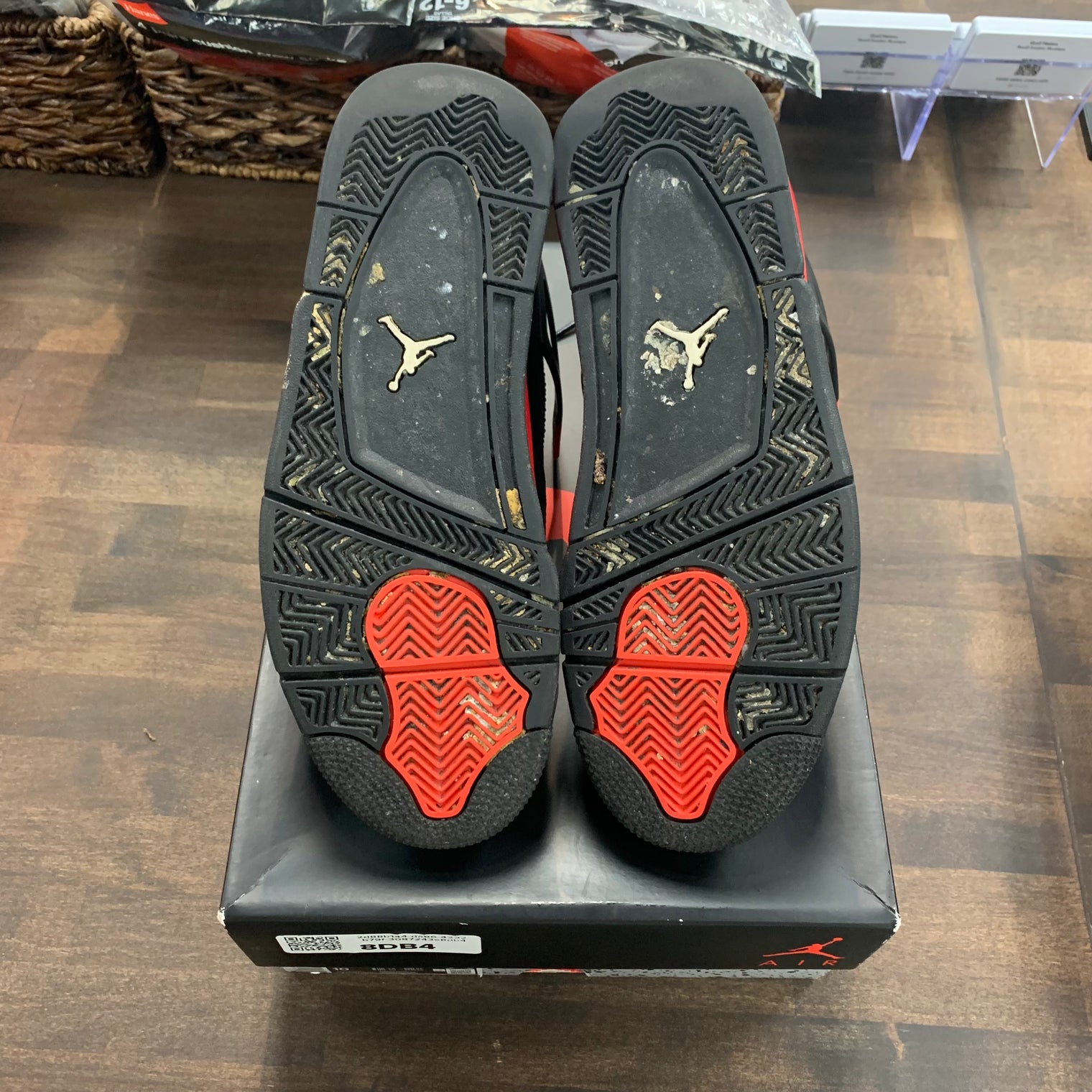 Red Thunder Jordan 4 (USED)