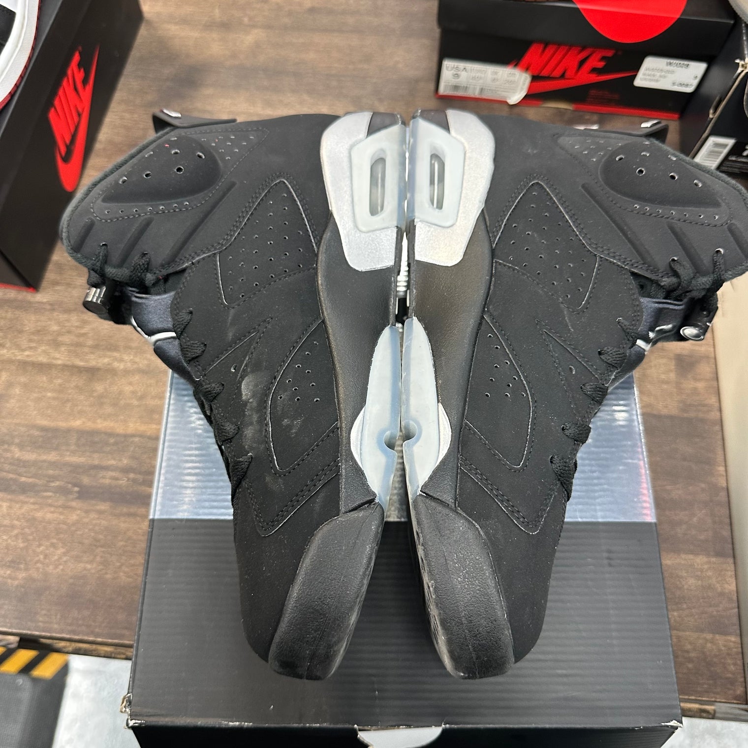 Chrome Jordan 6 (USED)