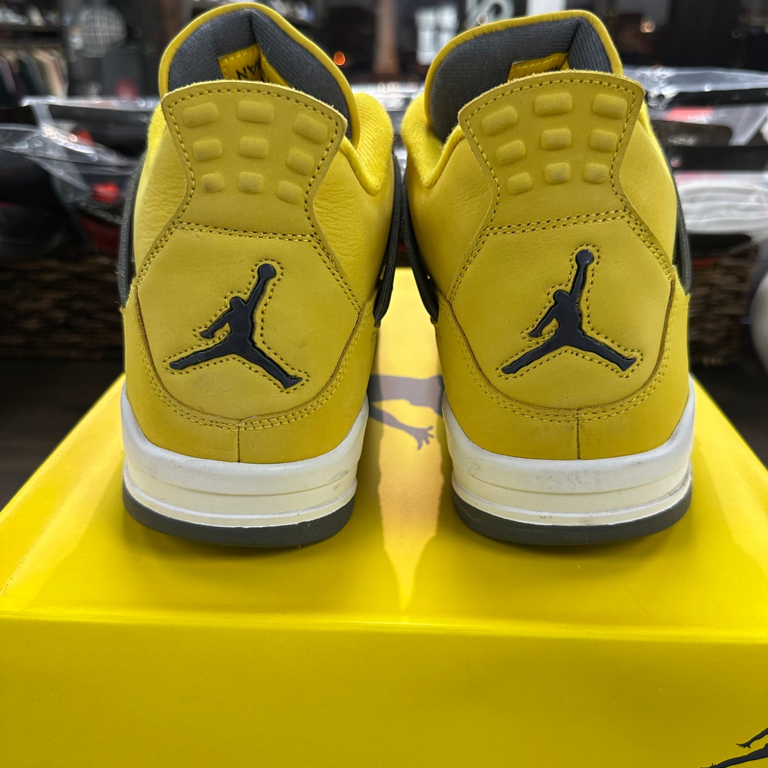 Lightning Jordan 4 (USED)
