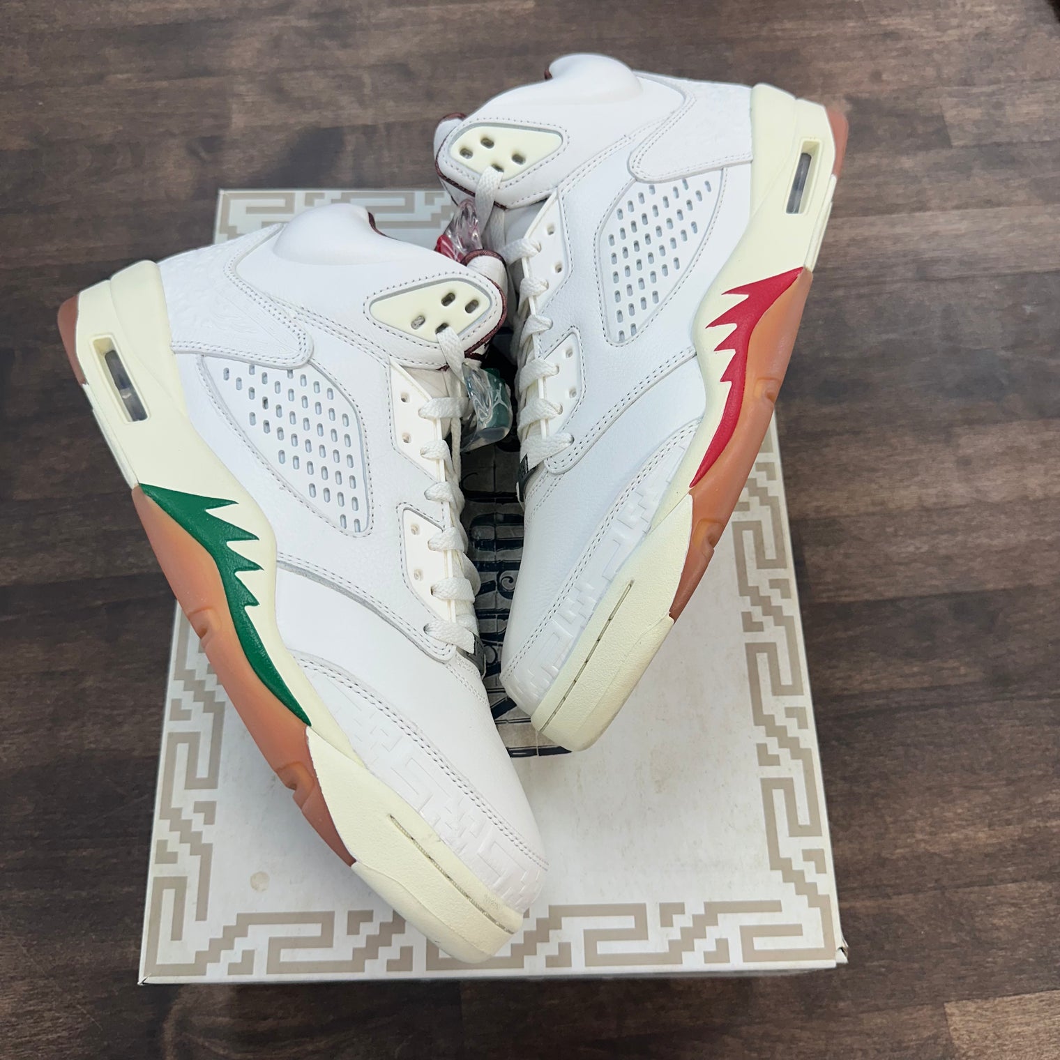 El Grito Jordan 5 (Lightly Worn)