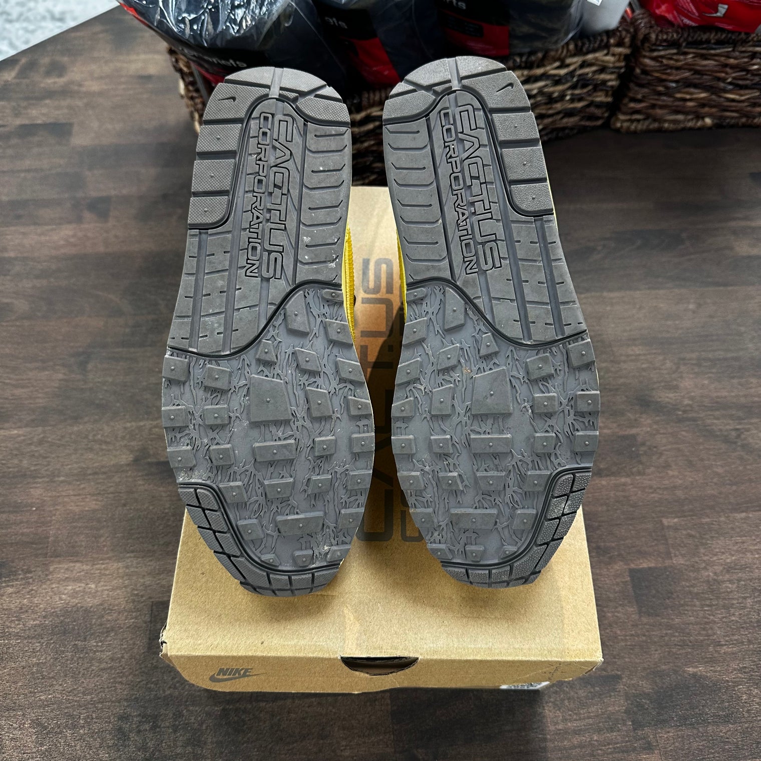 Saturn Travis Scott Air Max 1 (USED,Replacement Box)