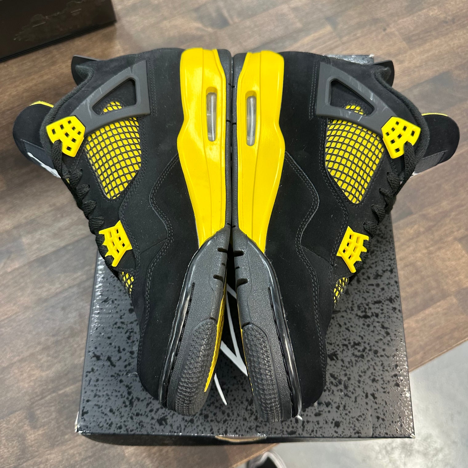 Yellow Thunder Jordan 4 (USED)