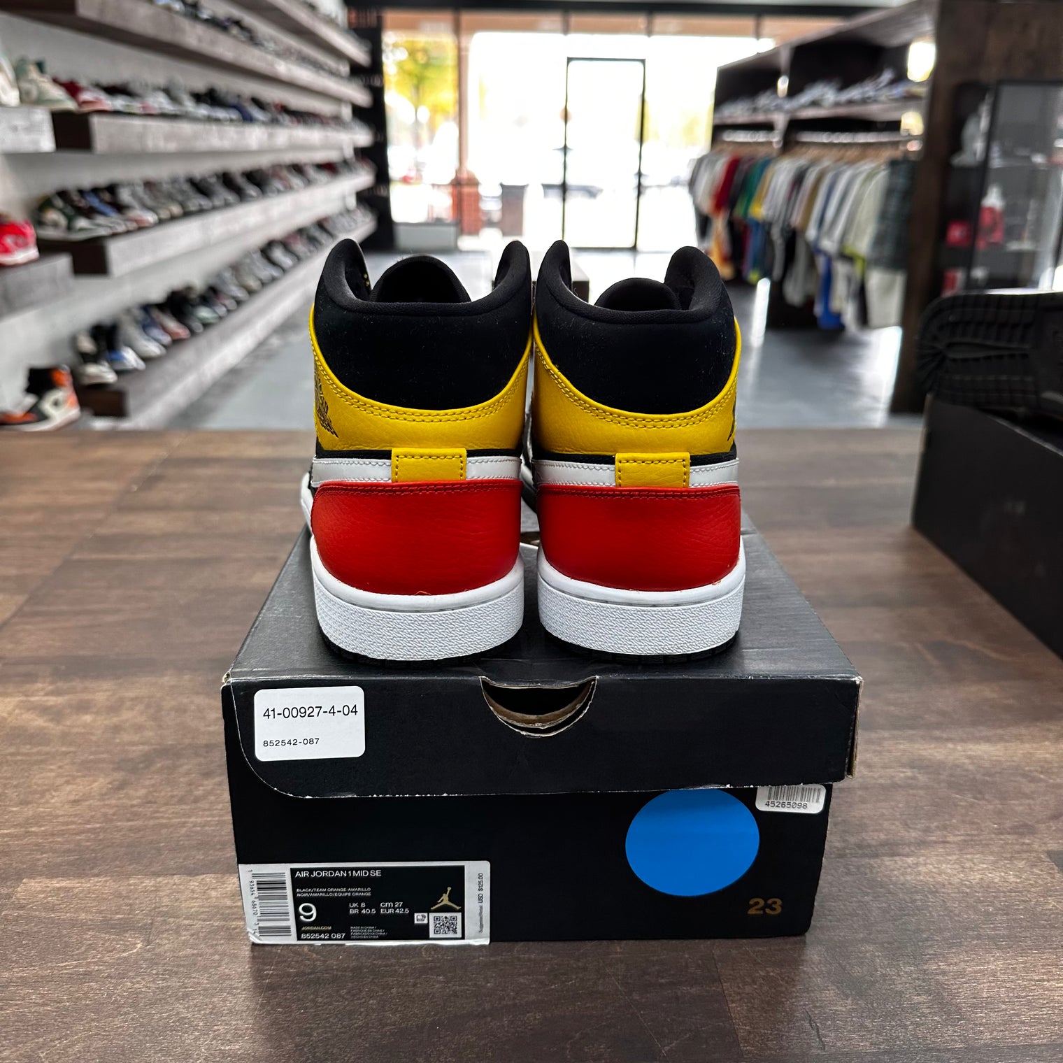 Black Amarillo Jordan 1 Mid (USED)