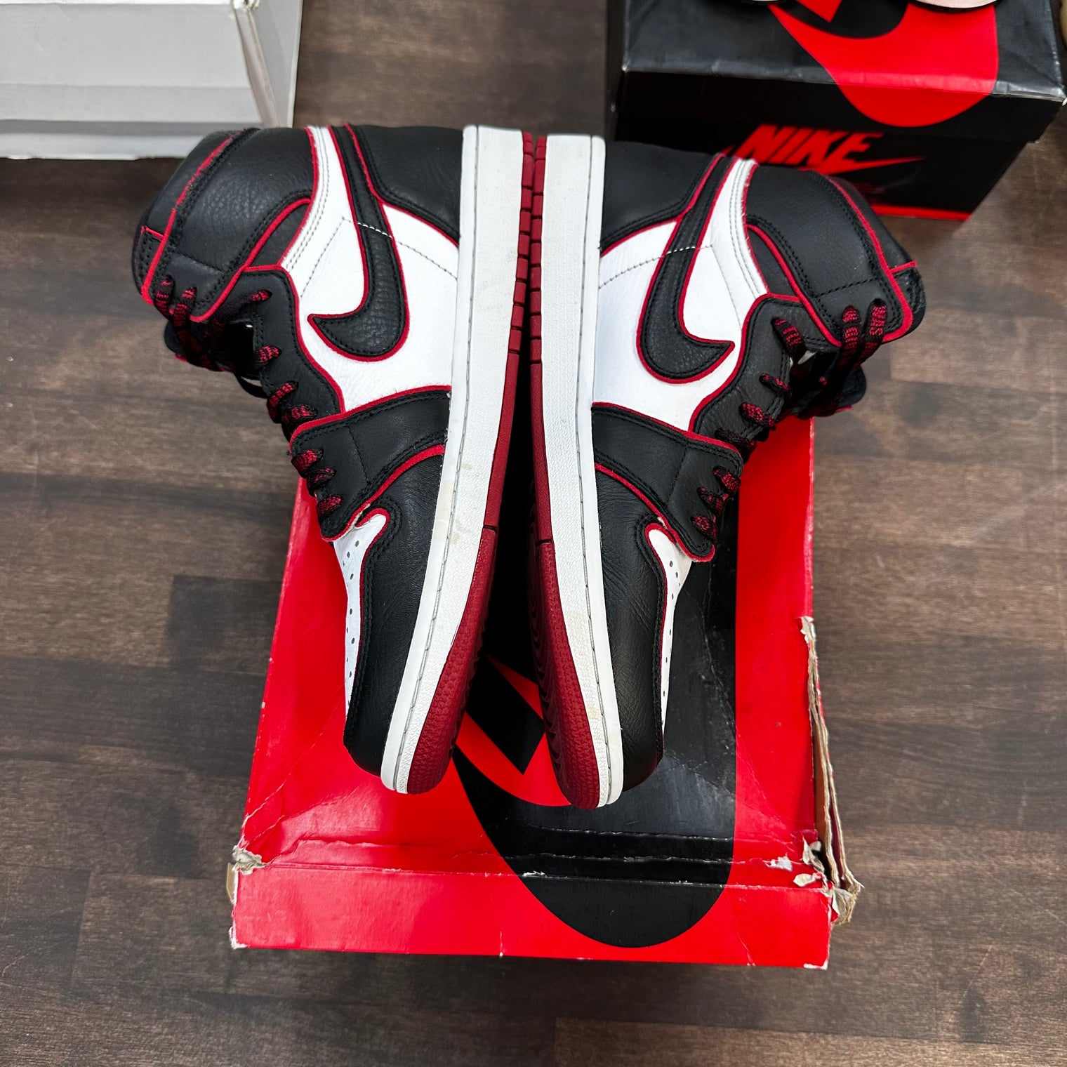 Bloodline Jordan 1 High (USED,replacement box)