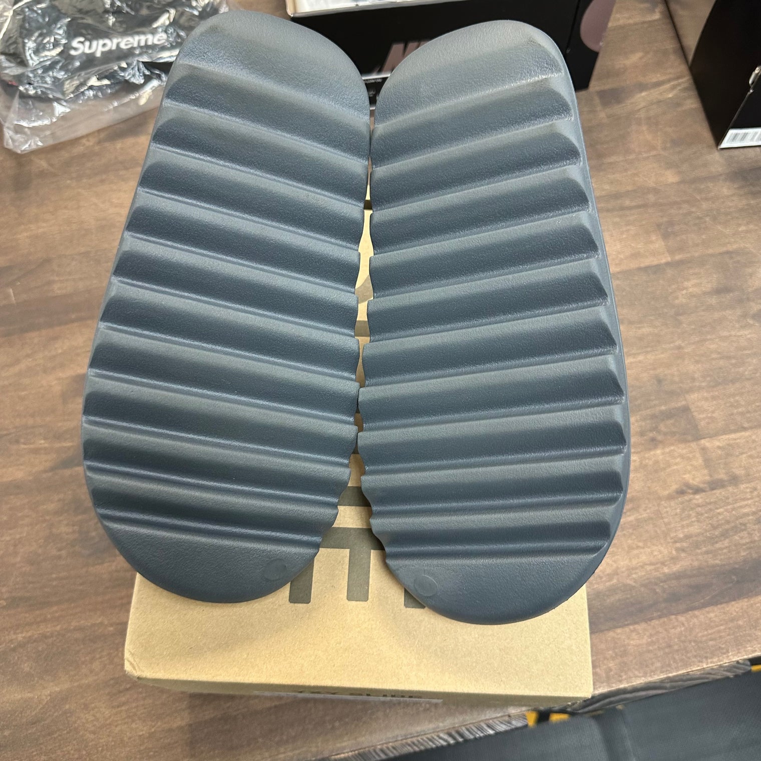 Slate Grey Yeezy Slide (USED)
