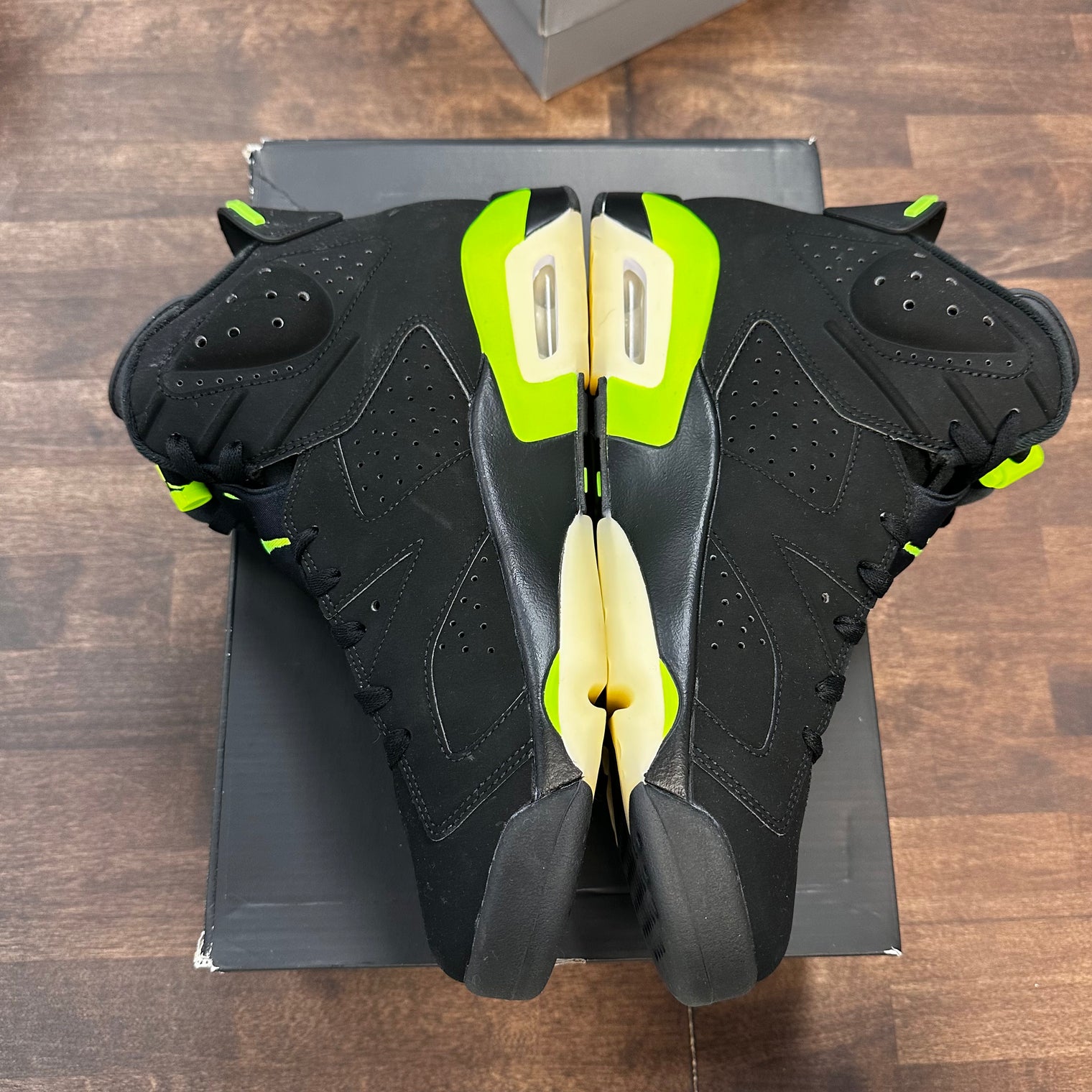Electric Green Jordan 6 (USED)