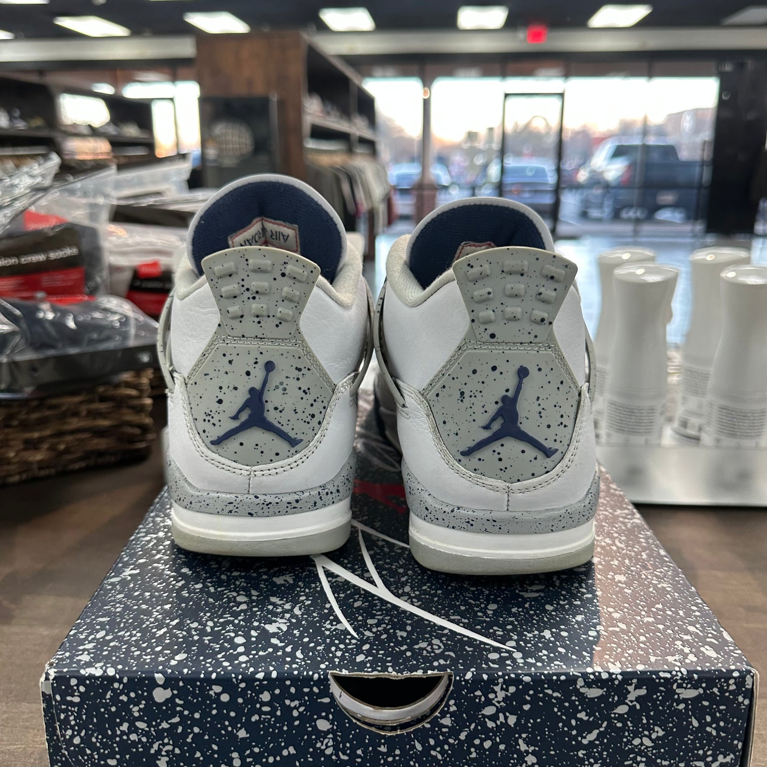 Midnight Navy Jordan 4 (USED)