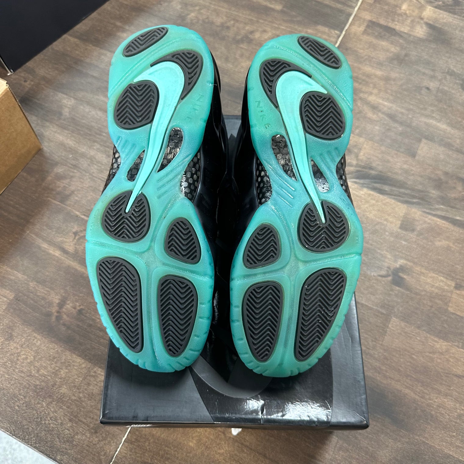 Dark Obsidian Foamposite (USED)