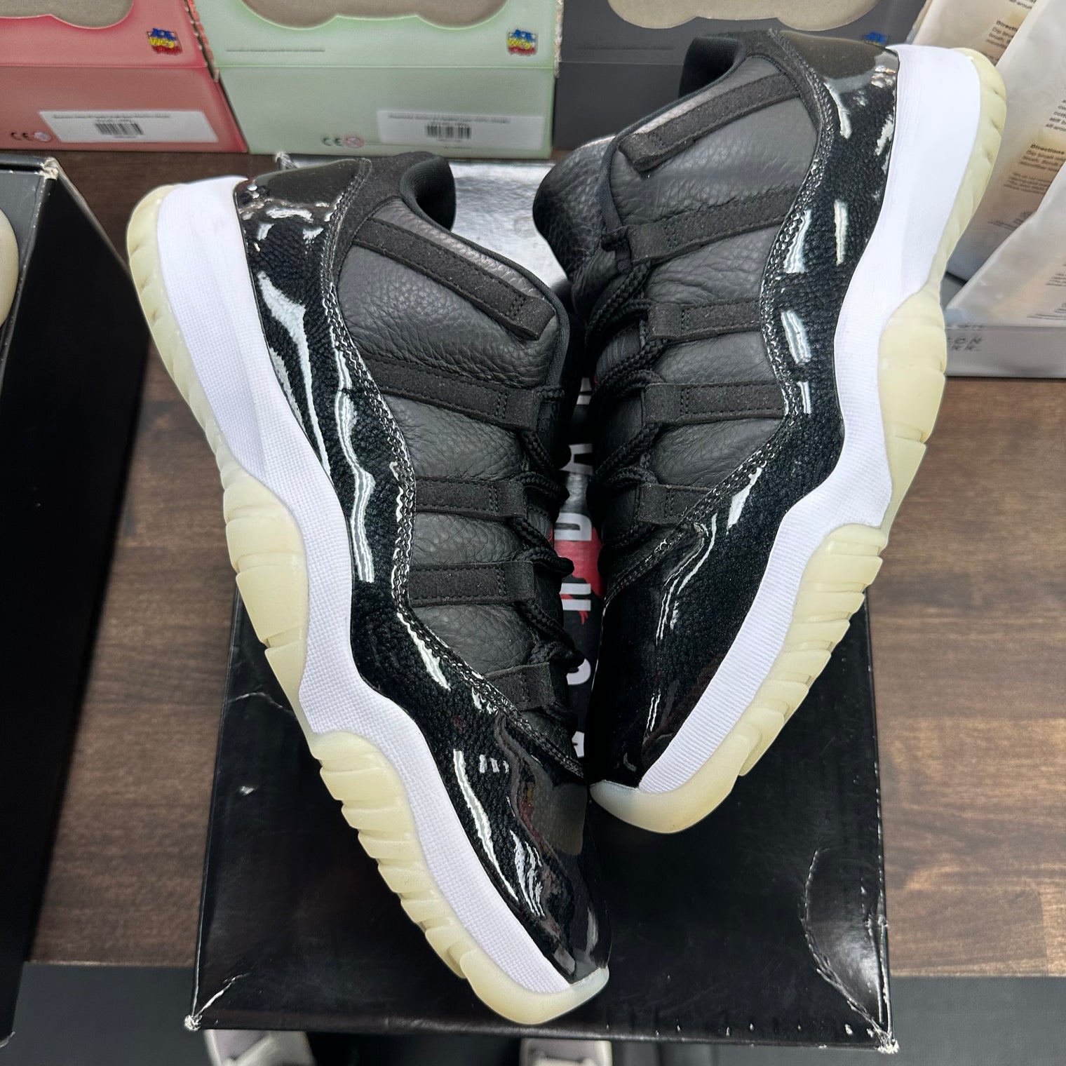 Jordan 11 Low 72-10 (USED)